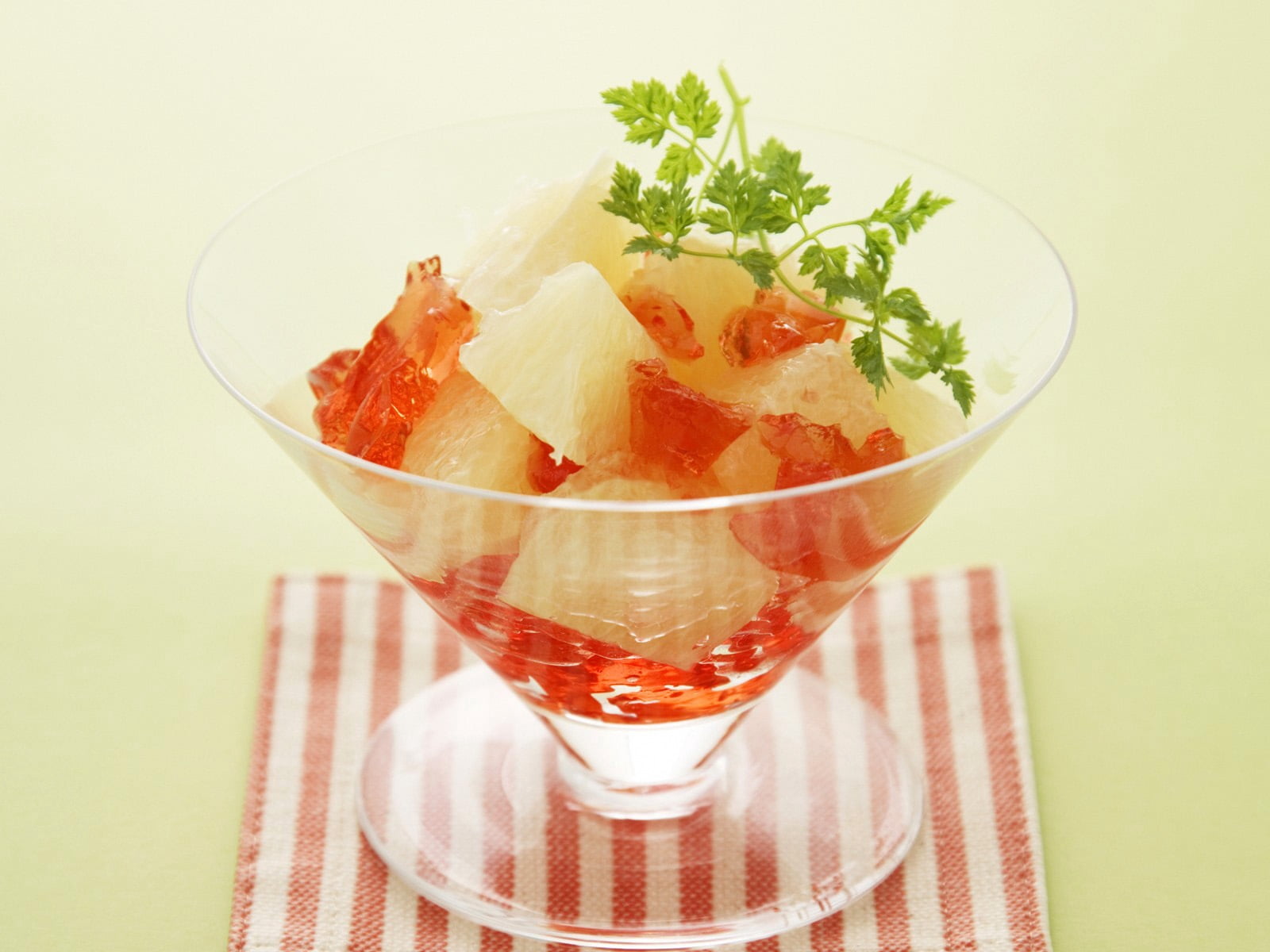 herb, mint leaf - culinary, clear, freshness, peeled, grapefruit, no people, healthy eating, parfait, drinking glass, temptation, table, drink, fruit, refreshment, HD Wallpaper