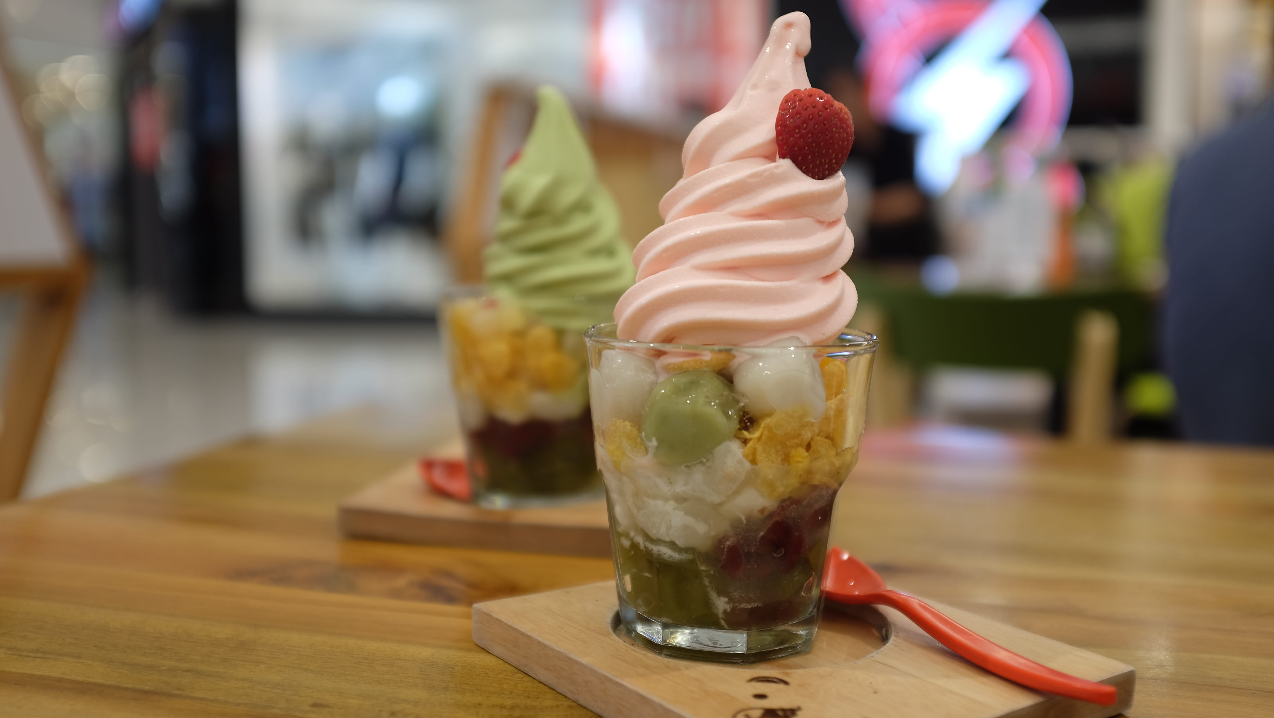 table, incidental people, freshness, dairy product, close-up, frozen food, strawberry ice cream, herb, indulgence, ice cream, bsd city, food, glass, fruit parfait, HD Wallpaper