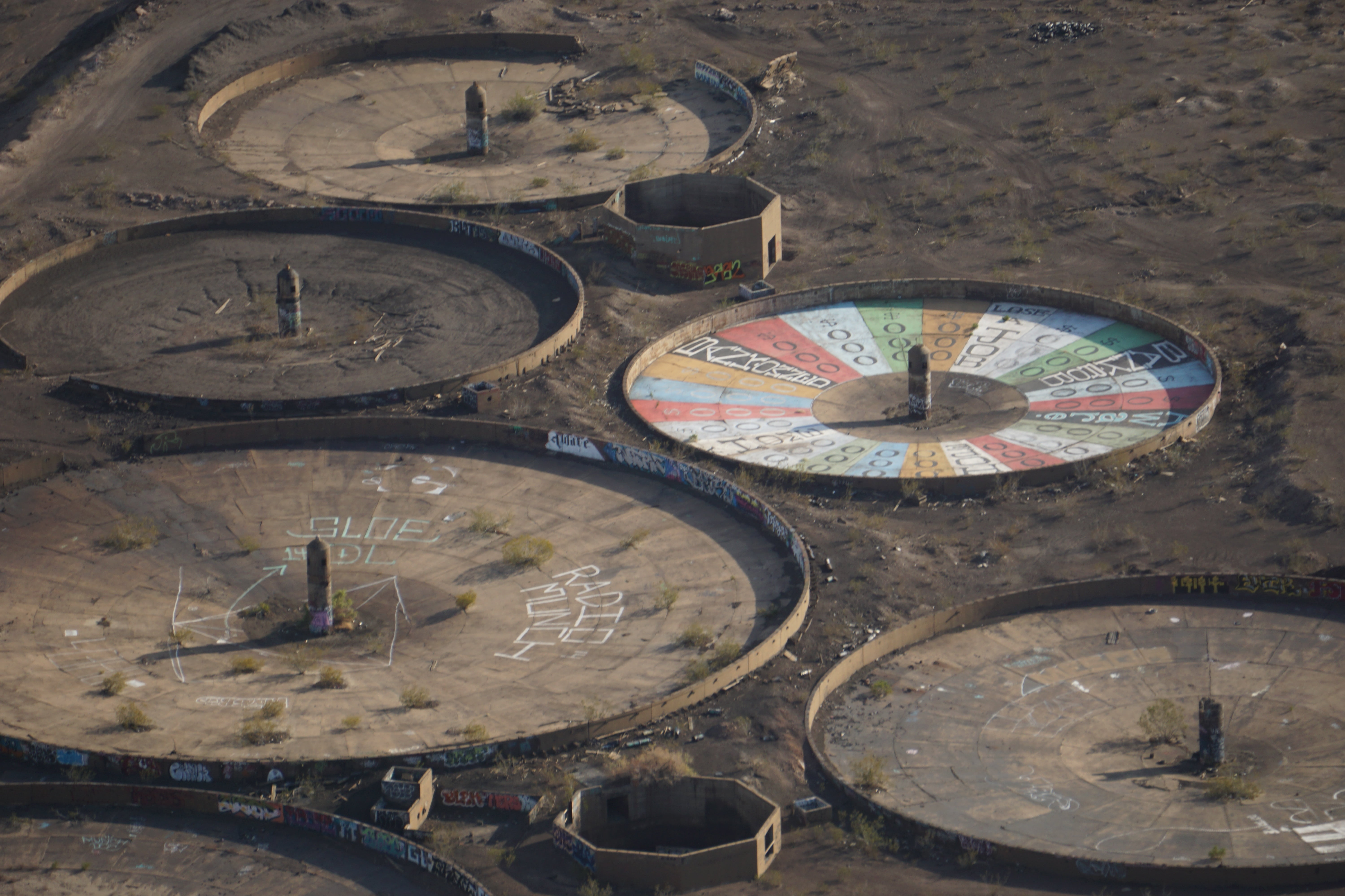 roulette, time, gaming, las, day, clock, metal, city, 5K, wall - building feature, vegas, sky, circle, desert, sin, landmark, shape, sunlight, helicopter, HD Wallpaper