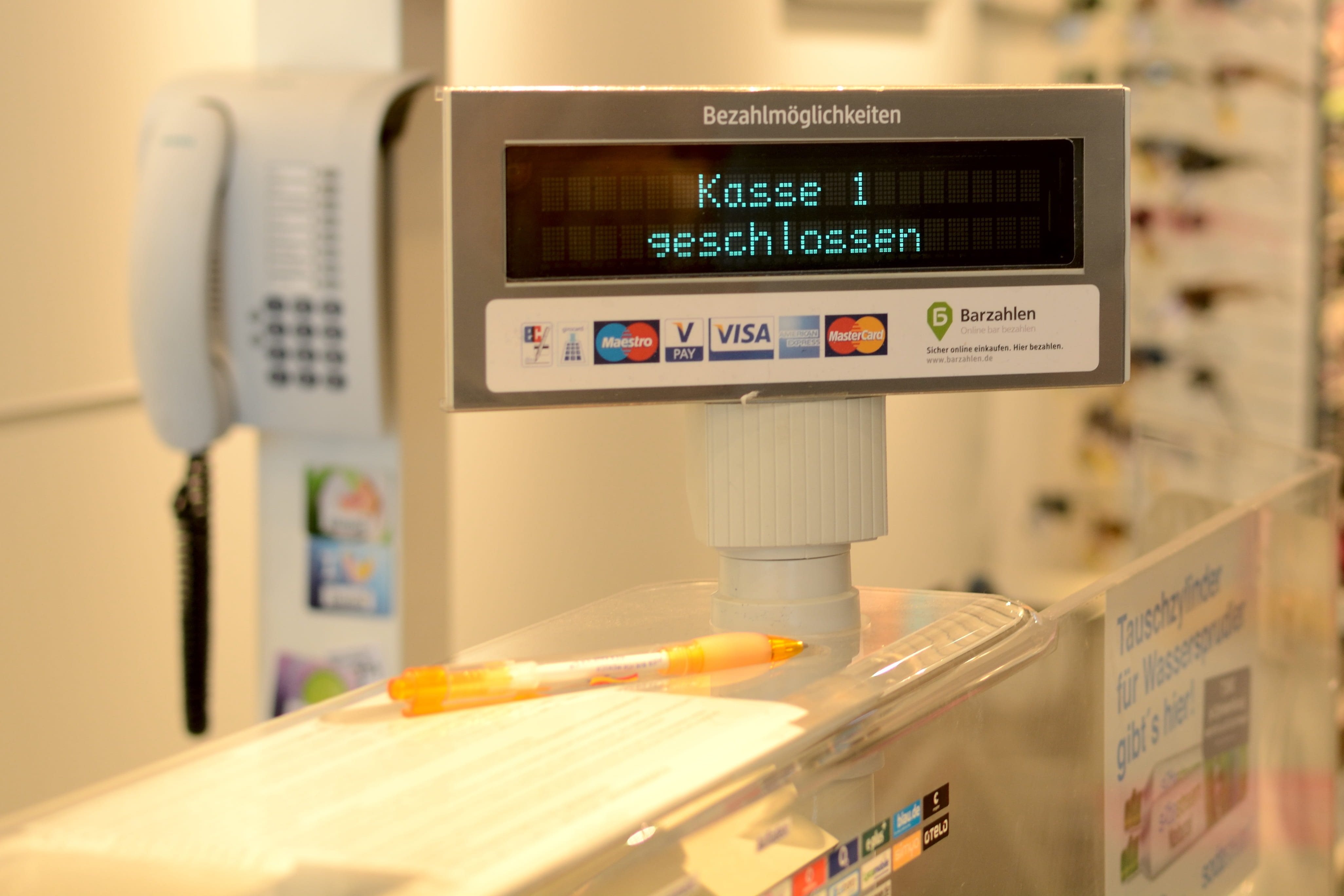 medical equipment, equipment, cash, checkout, selective focus, indoors, pay, text, monitor, cash machines, western script, digital display, currency, hospital, HD Wallpaper
