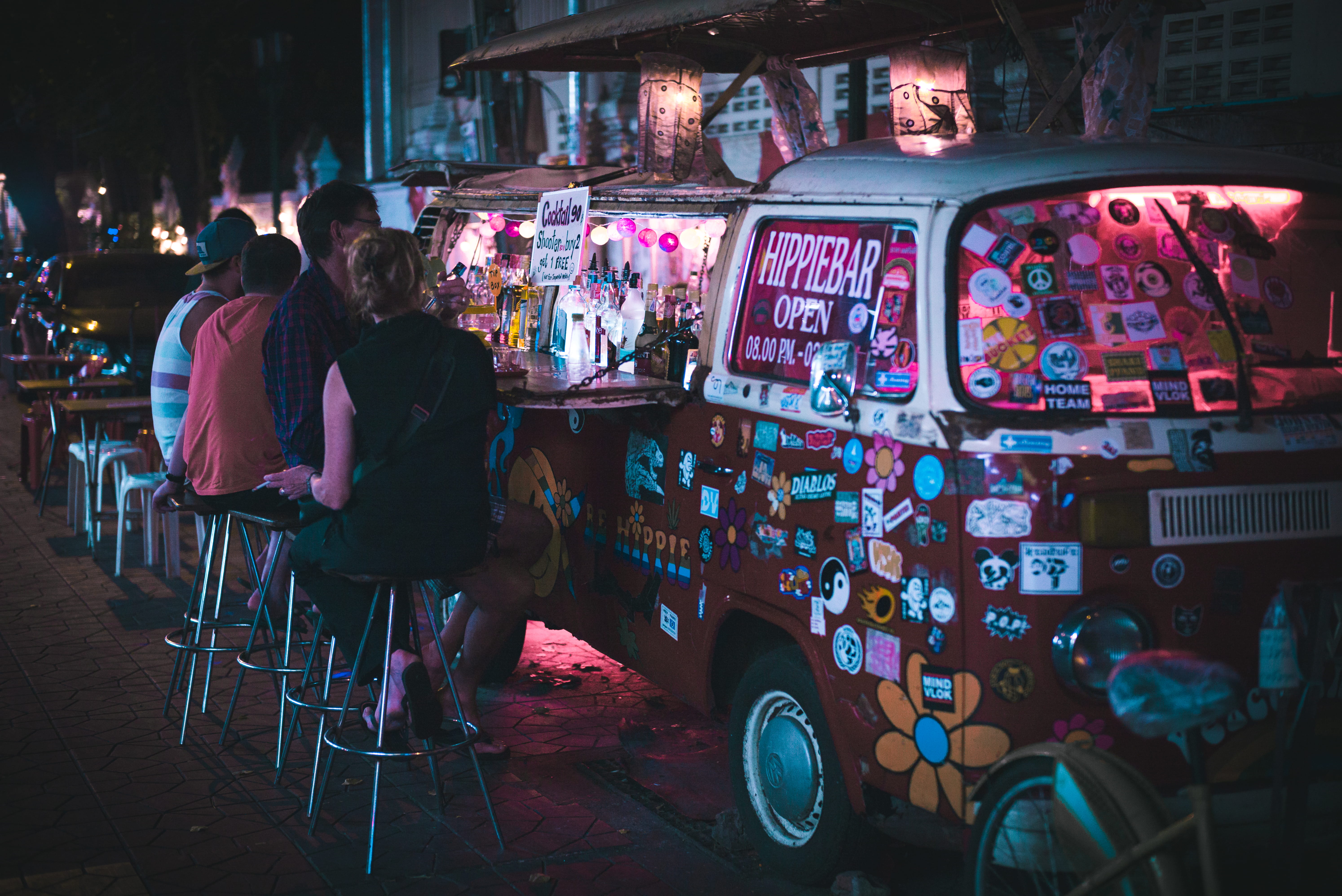 arcade game machine, adult, food and drink, table, city, furniture, street, night, fashion, chair, machine, person, city life, bar counter, pub, nightlife, HD Wallpaper