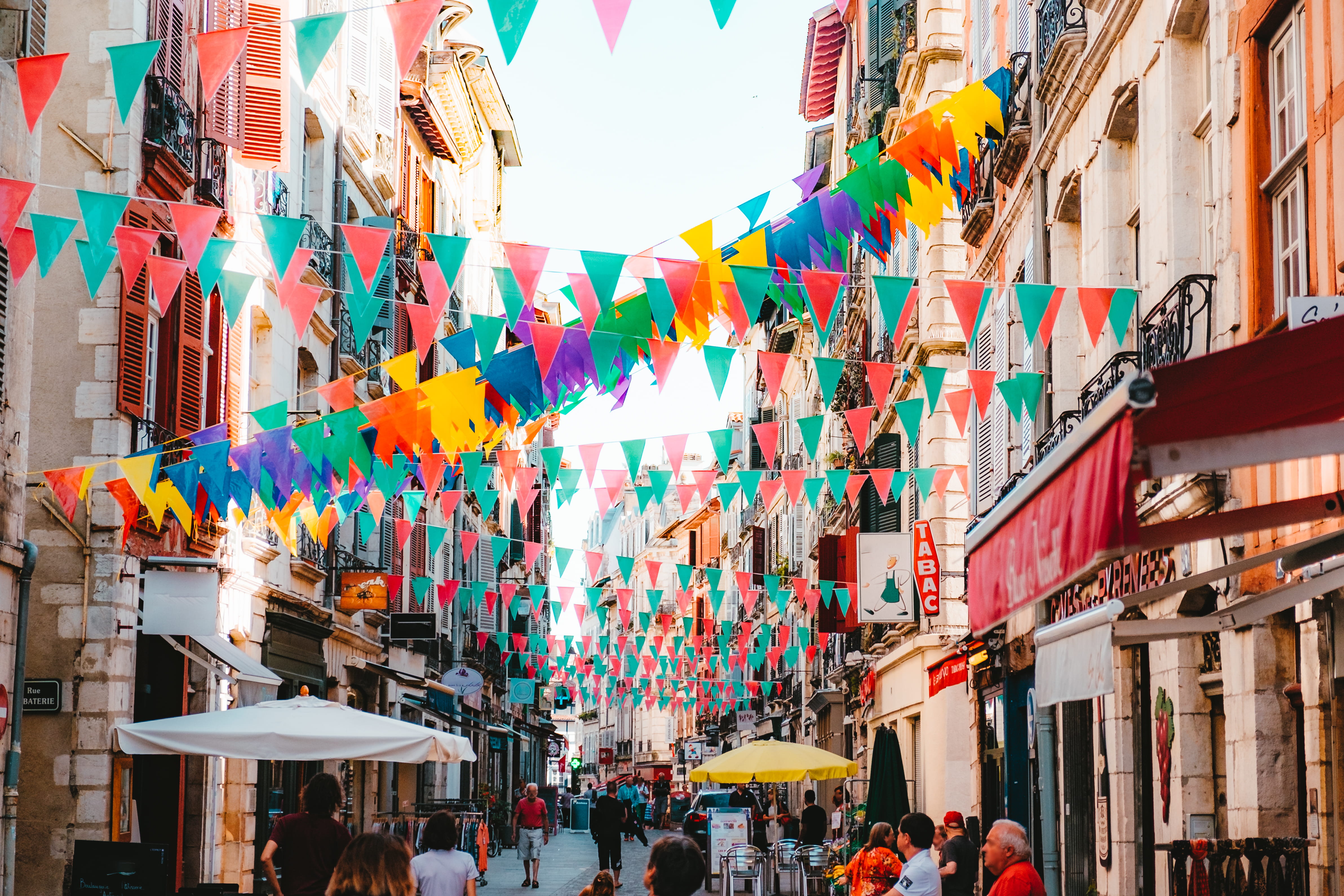road, downtown, building exterior, photo, large group of people, buildings, shop, assorted, walking, umbrella, person, bazaar, real people, daytime, bayonne, HD Wallpaper