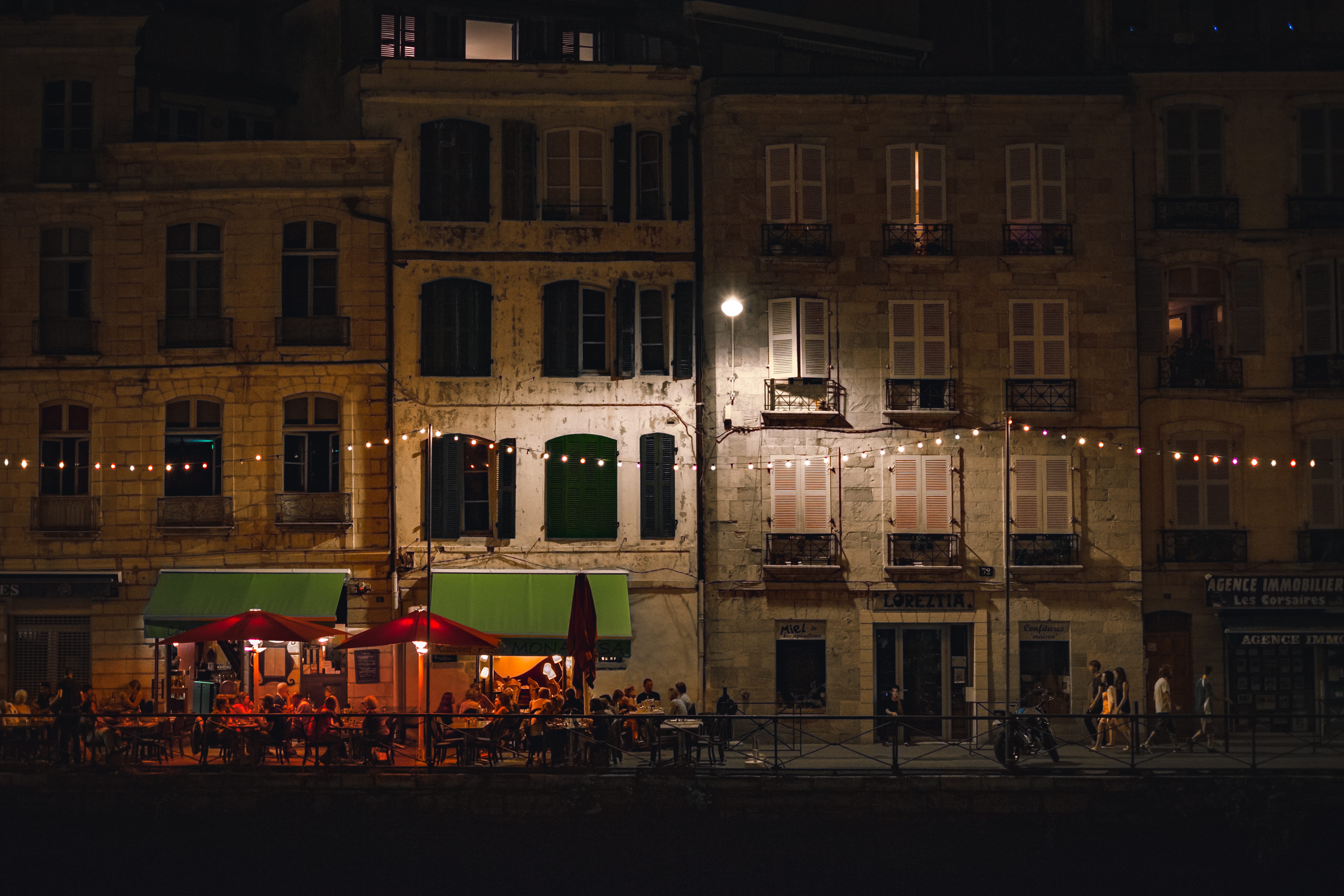 building exterior, residential district, railing, city, window, house, illuminated, nature, dinner, building, evening, transportation, cafe, housing, real people, HD Wallpaper