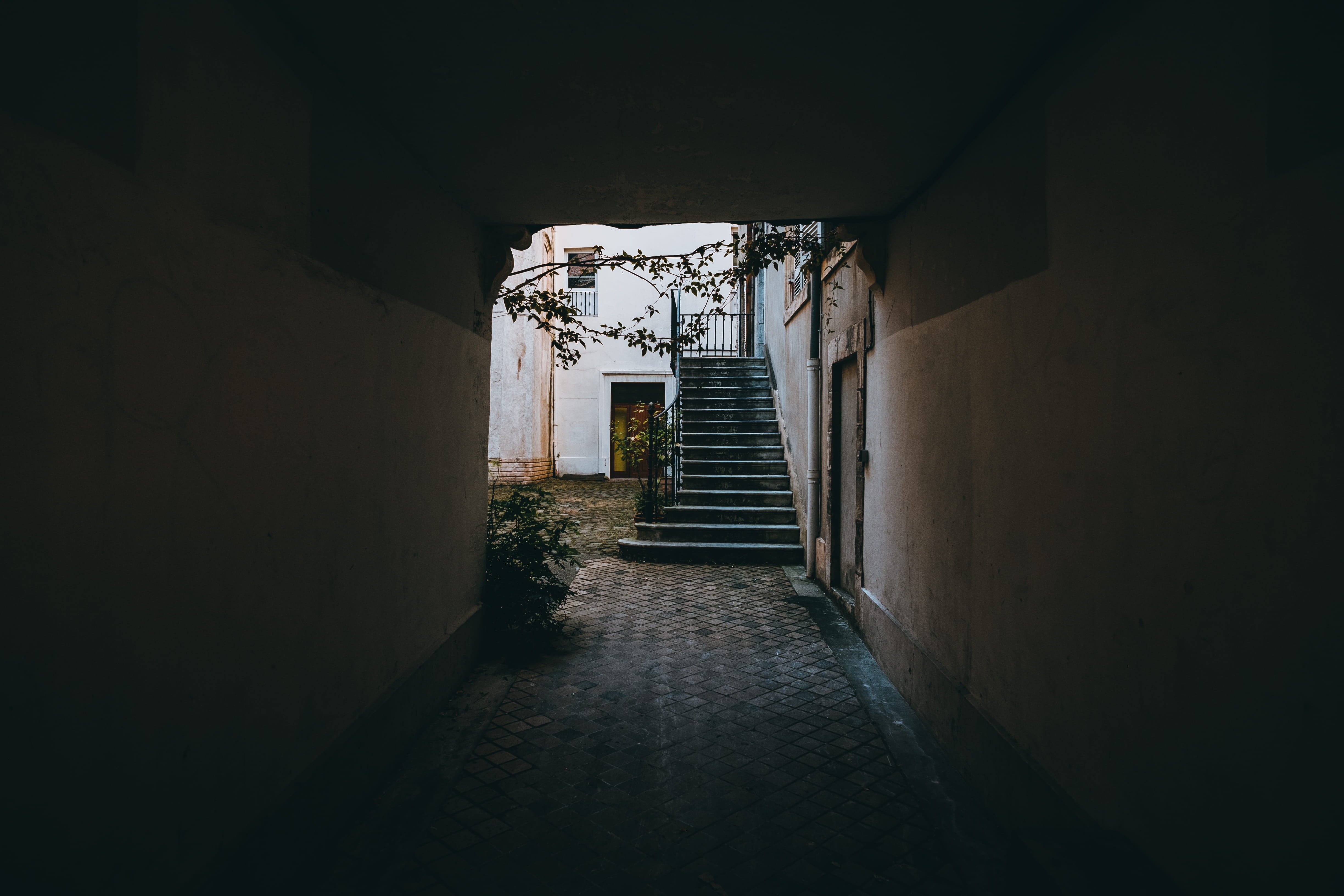 villa, direction, banister, concrete, no people, city, alley, tunner, arcade, 4K, staircase, diminishing perspective, footpath, daytime, empty, entrance, HD Wallpaper