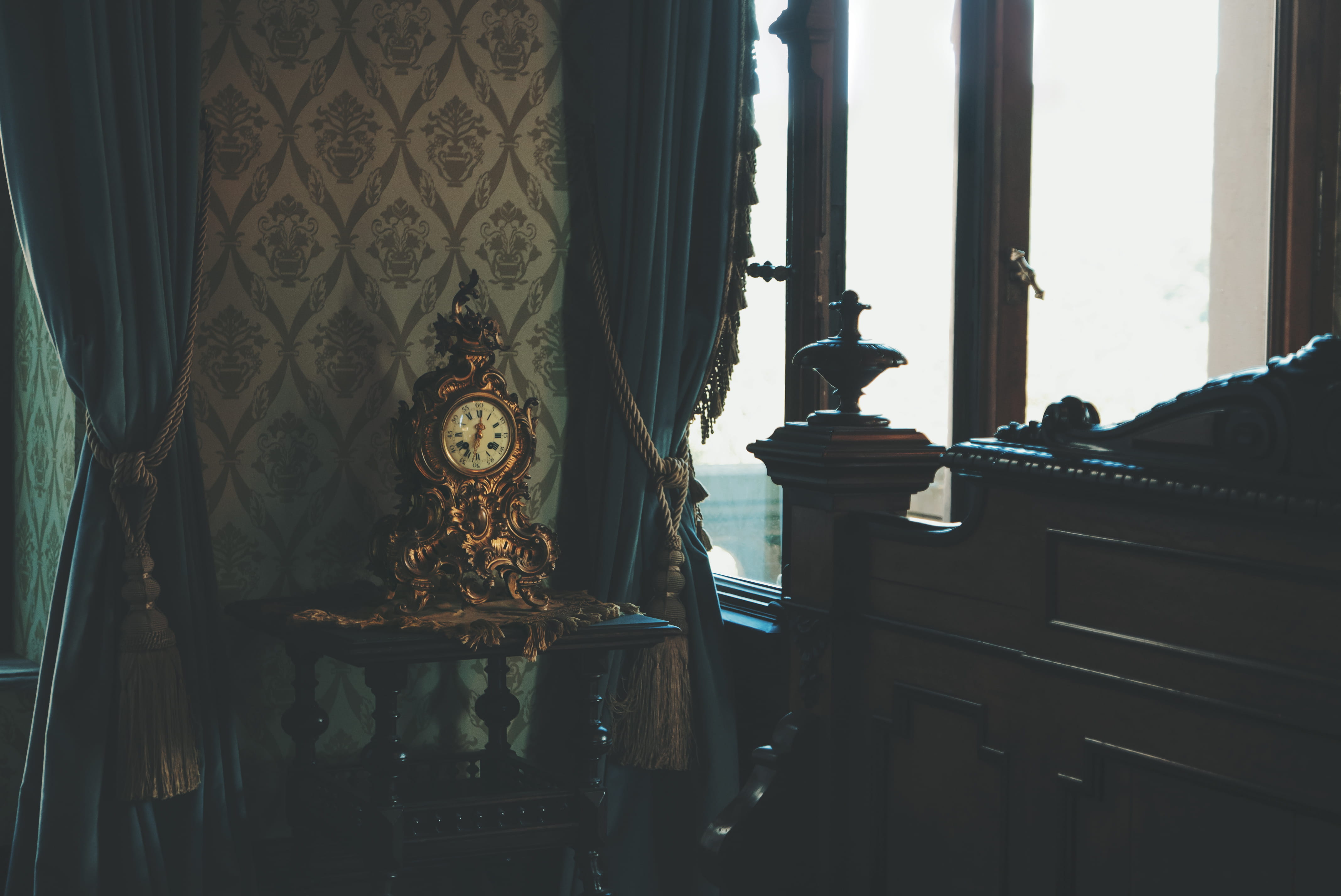 home interior, building, electric lamp, day, renaissance, design, spirituality, architecture, ornate, room, bed, religion, clock, curtain, golden, belief, HD Wallpaper