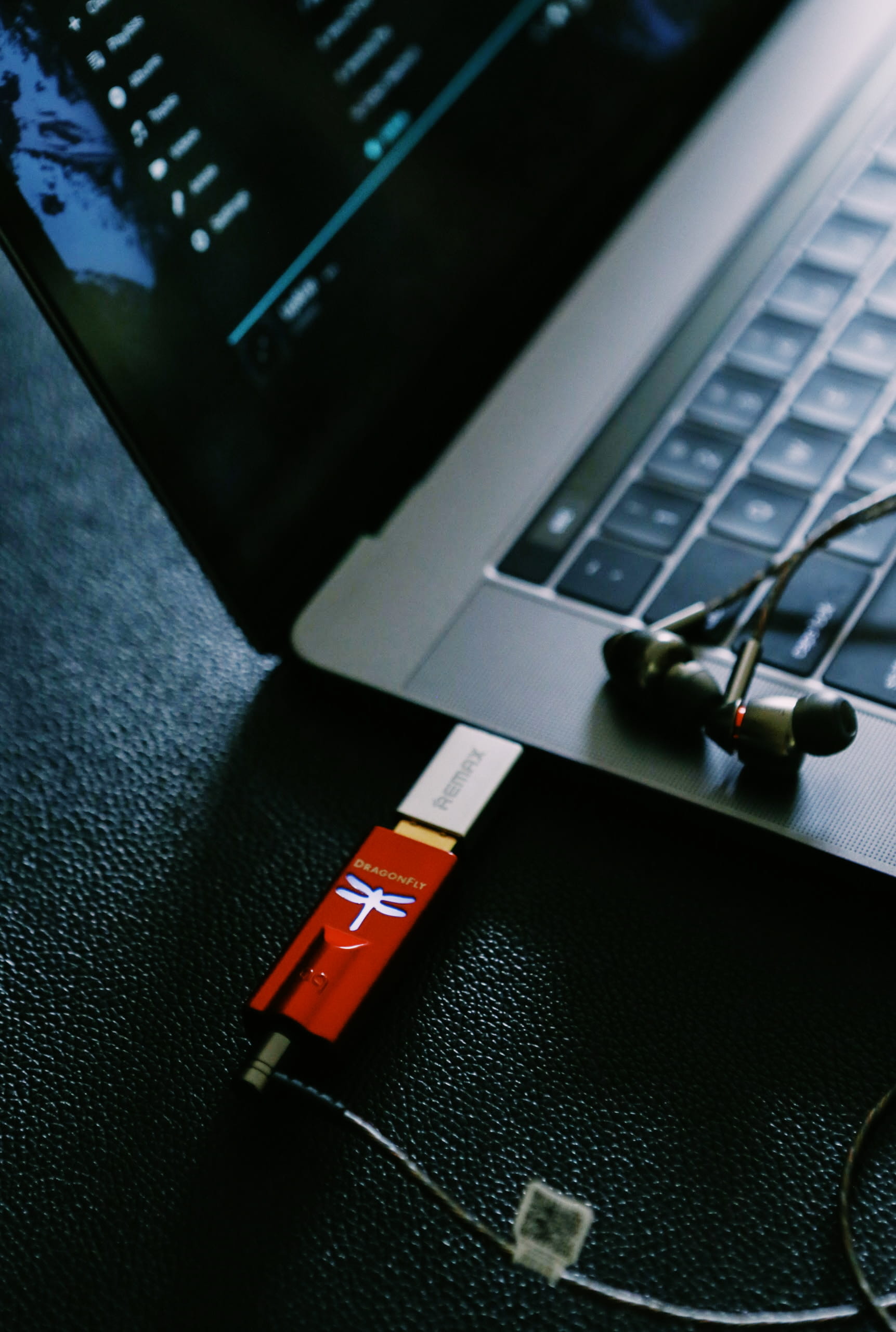 close-up, computer, focus on foreground, audiophile, audio, table, no people, communication, technology, still life, gadgets, number, dragonfly., 2K, earphone, Phone HD Wallpaper