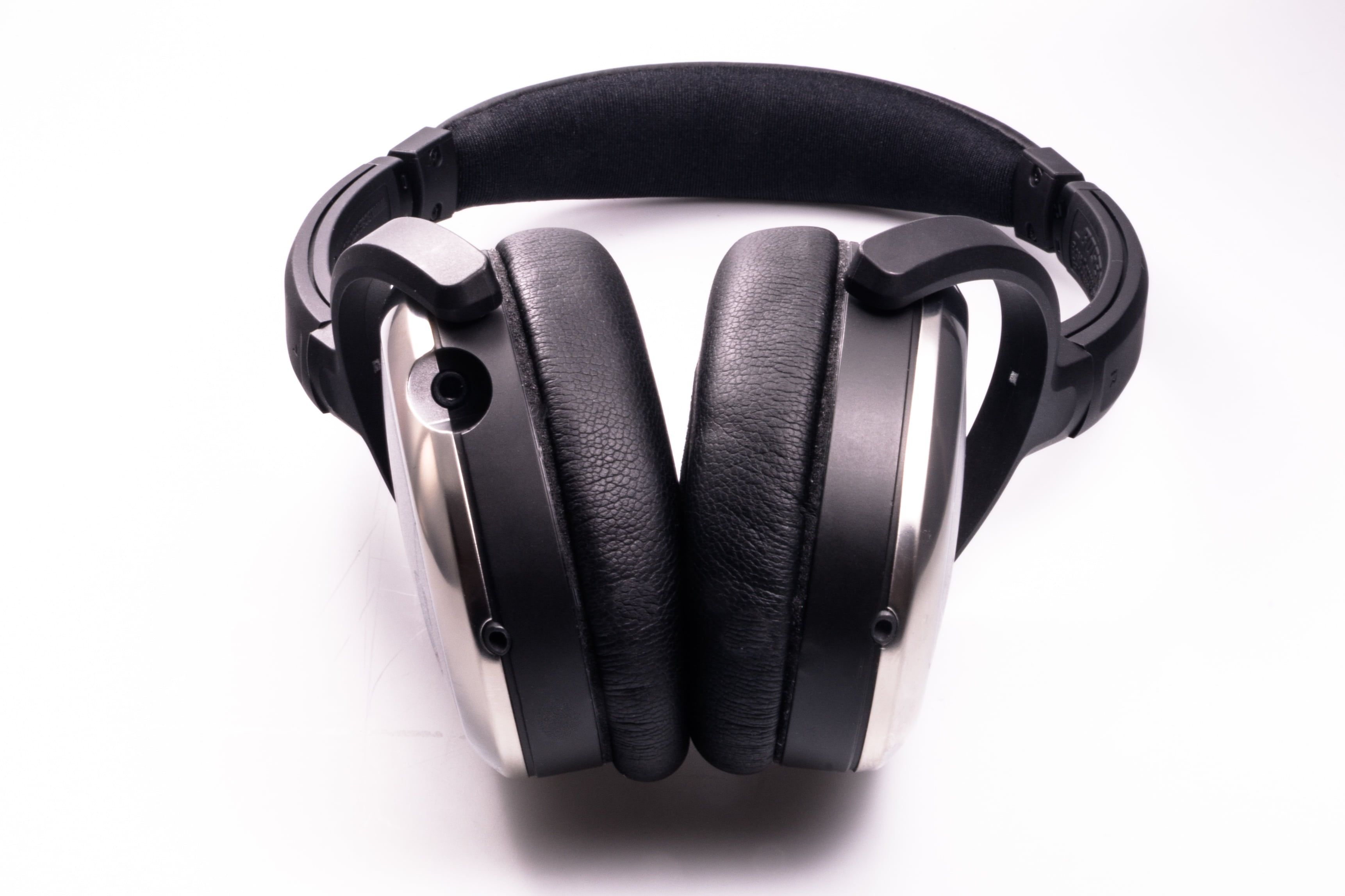 single object, white, headphones, industry, technology, headset, personal accessory, leather, protection, wireles, 2K, listening, black color, audio, sound, HD Wallpaper