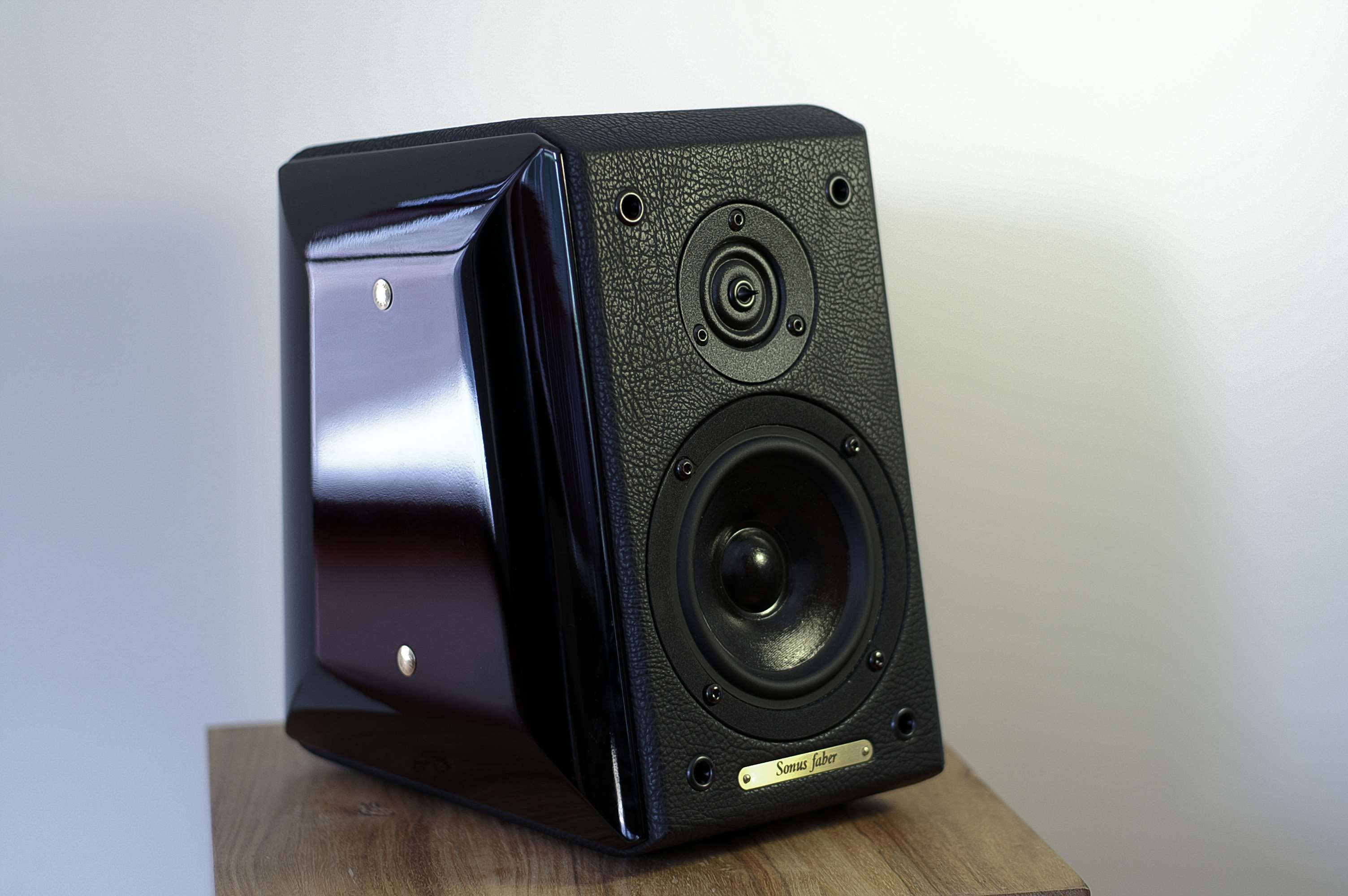 photography themes, music, loudspeaker, communication, close-up, black color, equipment, high, table, end, sonusfaber, old, speaker, digital camera, technology, HD Wallpaper