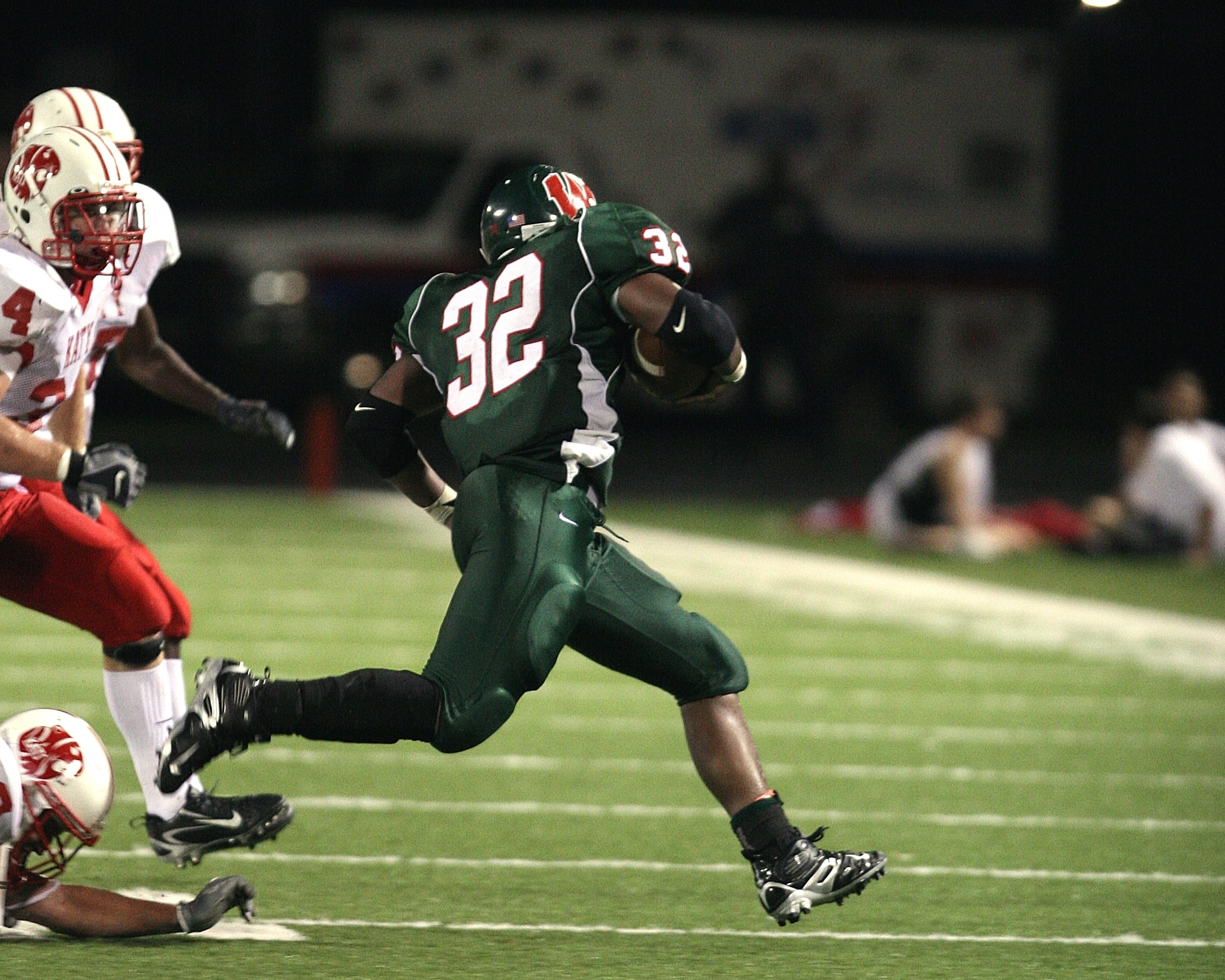 run, focus on foreground, texas, challenge, game, american football player, tailback, ball, motion, cooperation, stadium, athletic, rivalry, running, sports equipment, HD Wallpaper