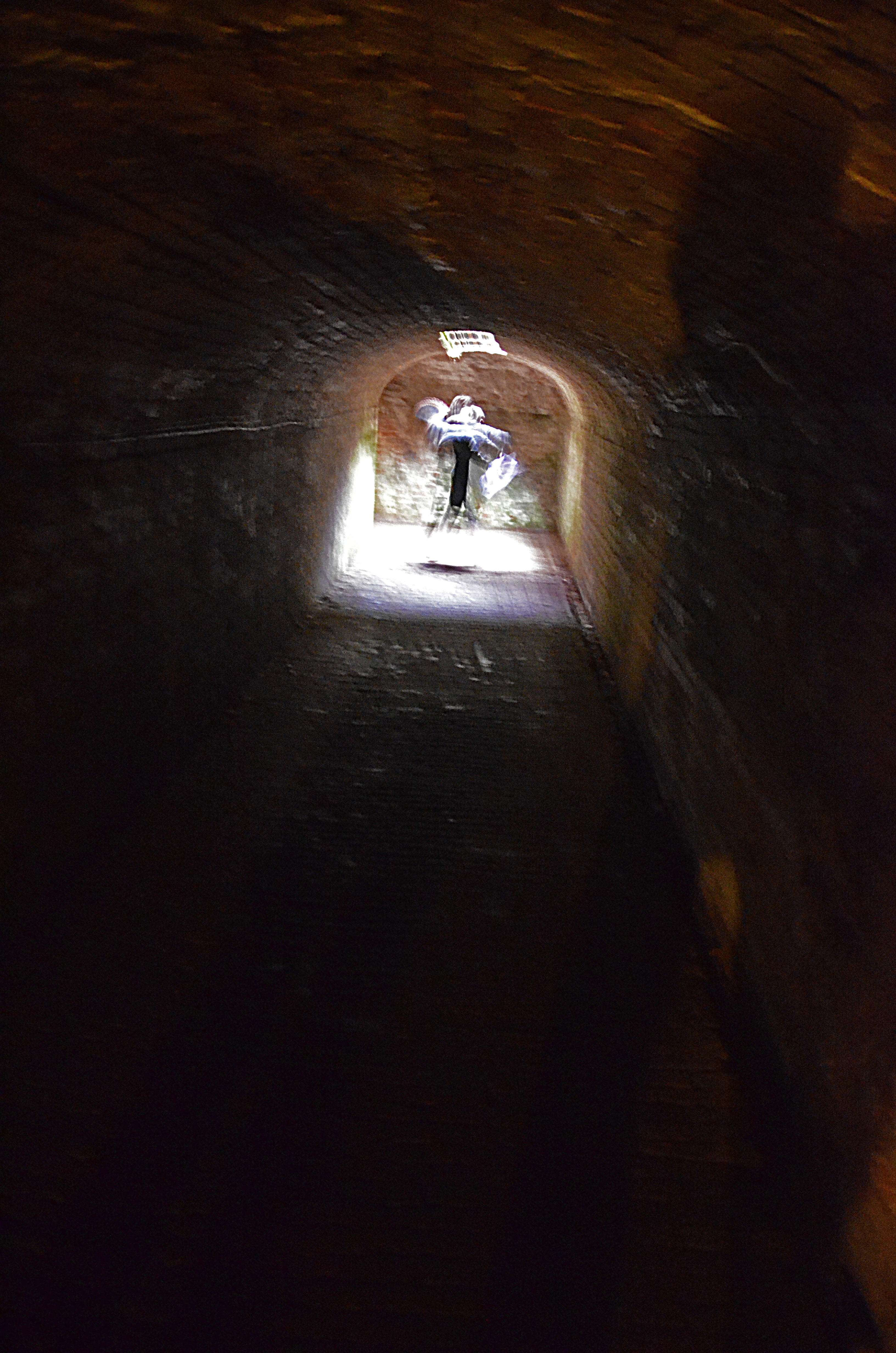 full length, built structure, jumping, men, lifestyles, human fly, architecture, 4K, derby, tunnel, light at the end of the tunnel, dark, leisure activity, Phone HD Wallpaper
