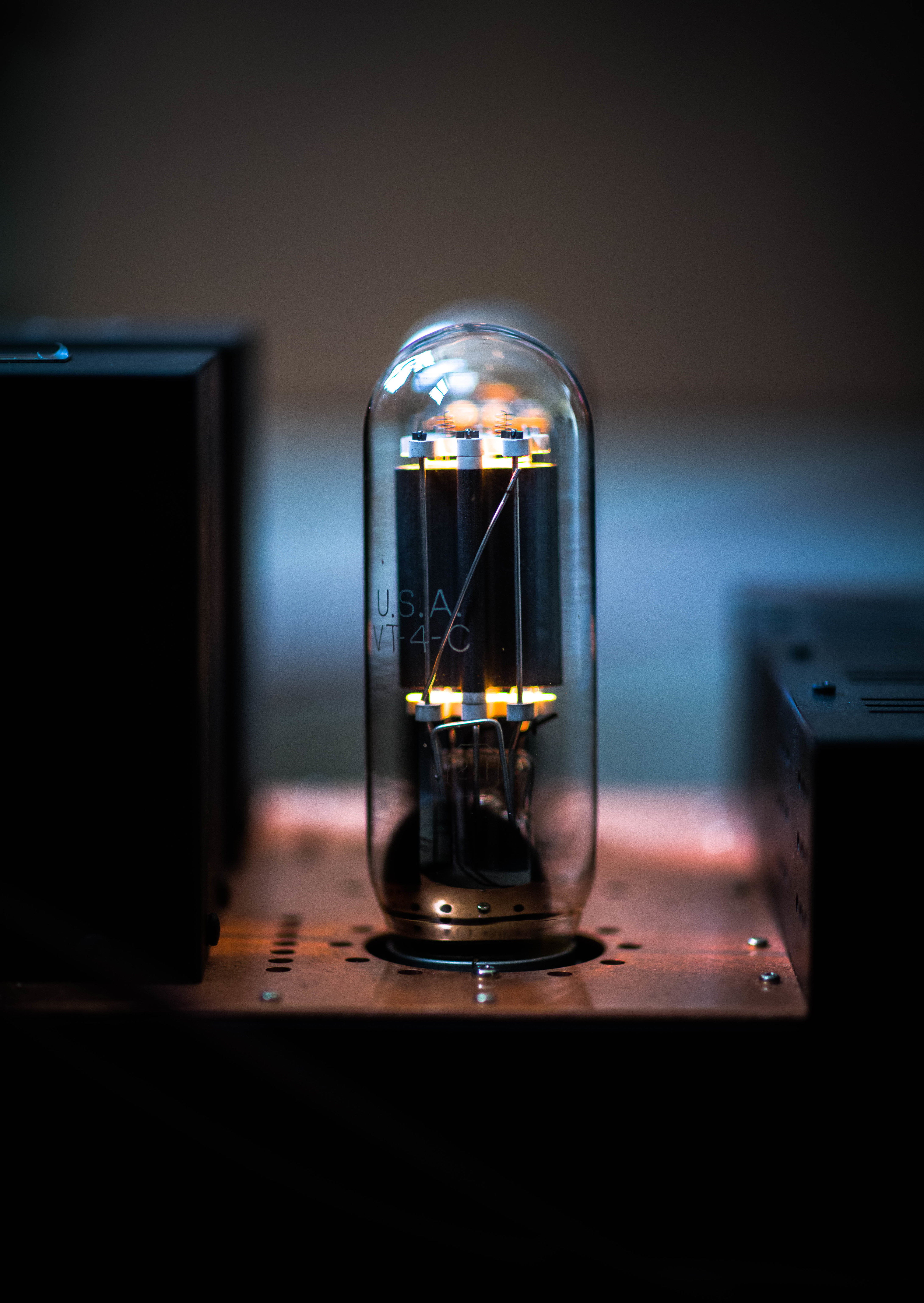 vacuum tubes, simple background, depth of field, 5K, Phone HD Wallpaper