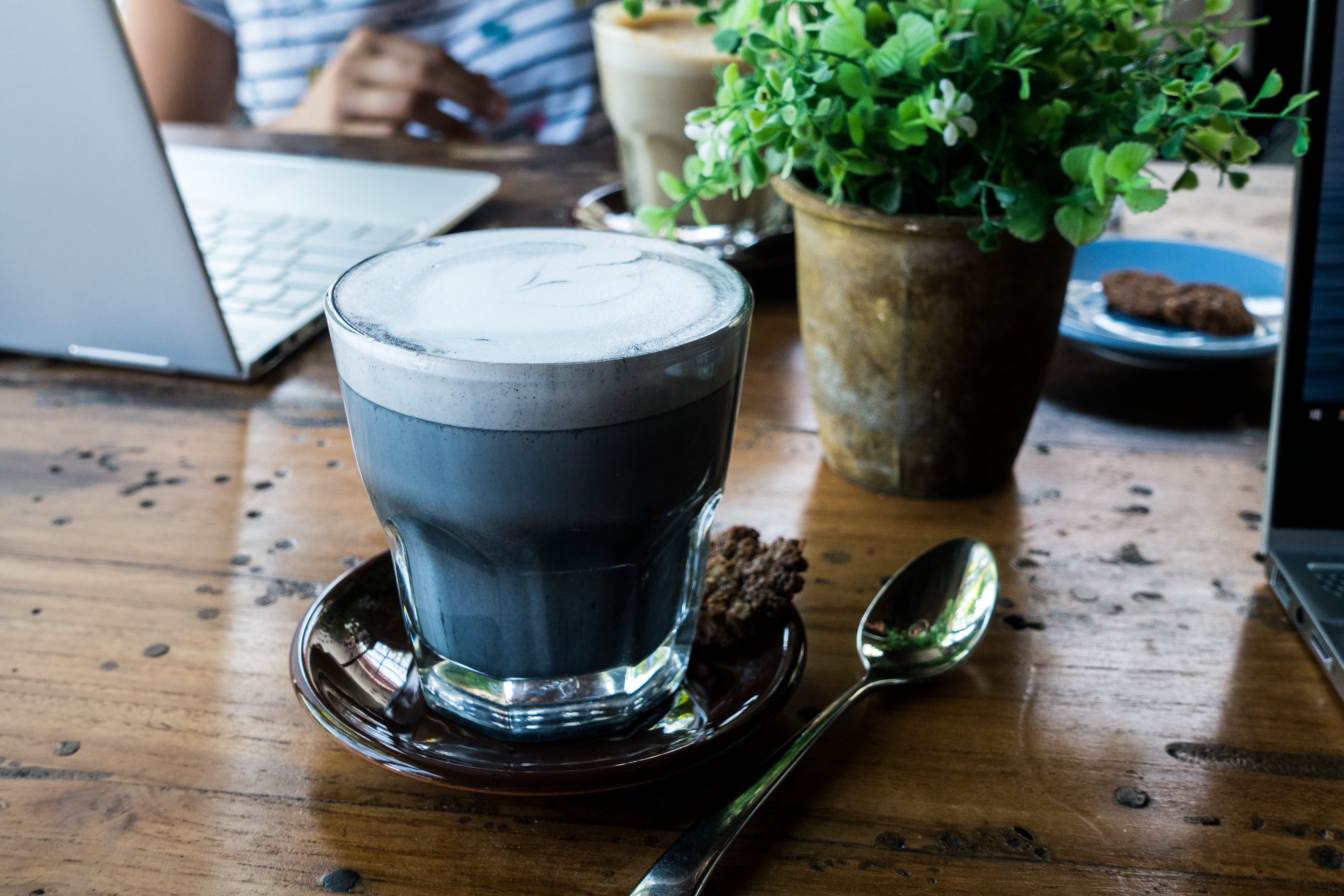 communication, black, latte, crockery, coffee cup, technology, table, drink, indoors, coffee - drink, close up, potted plant, drinking glass, laptop, food, HD Wallpaper