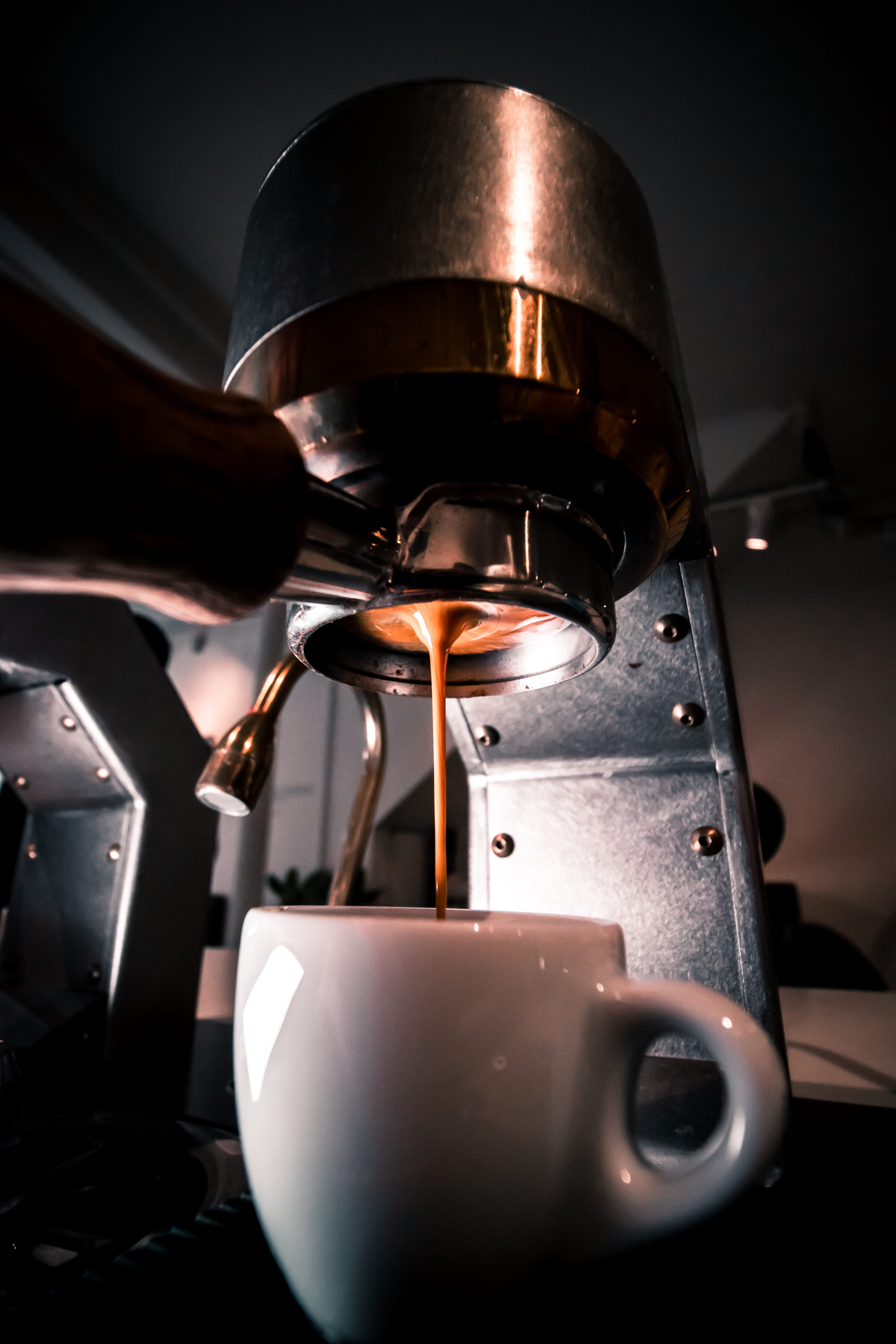 close-up, metal, kitchen, coffee pot, 5K, Coffee, Espresso, indoors, machinery, Coffeeshop, Mavam, preparation, cup, coffee - drink, coffee maker, no people, Phone HD Wallpaper