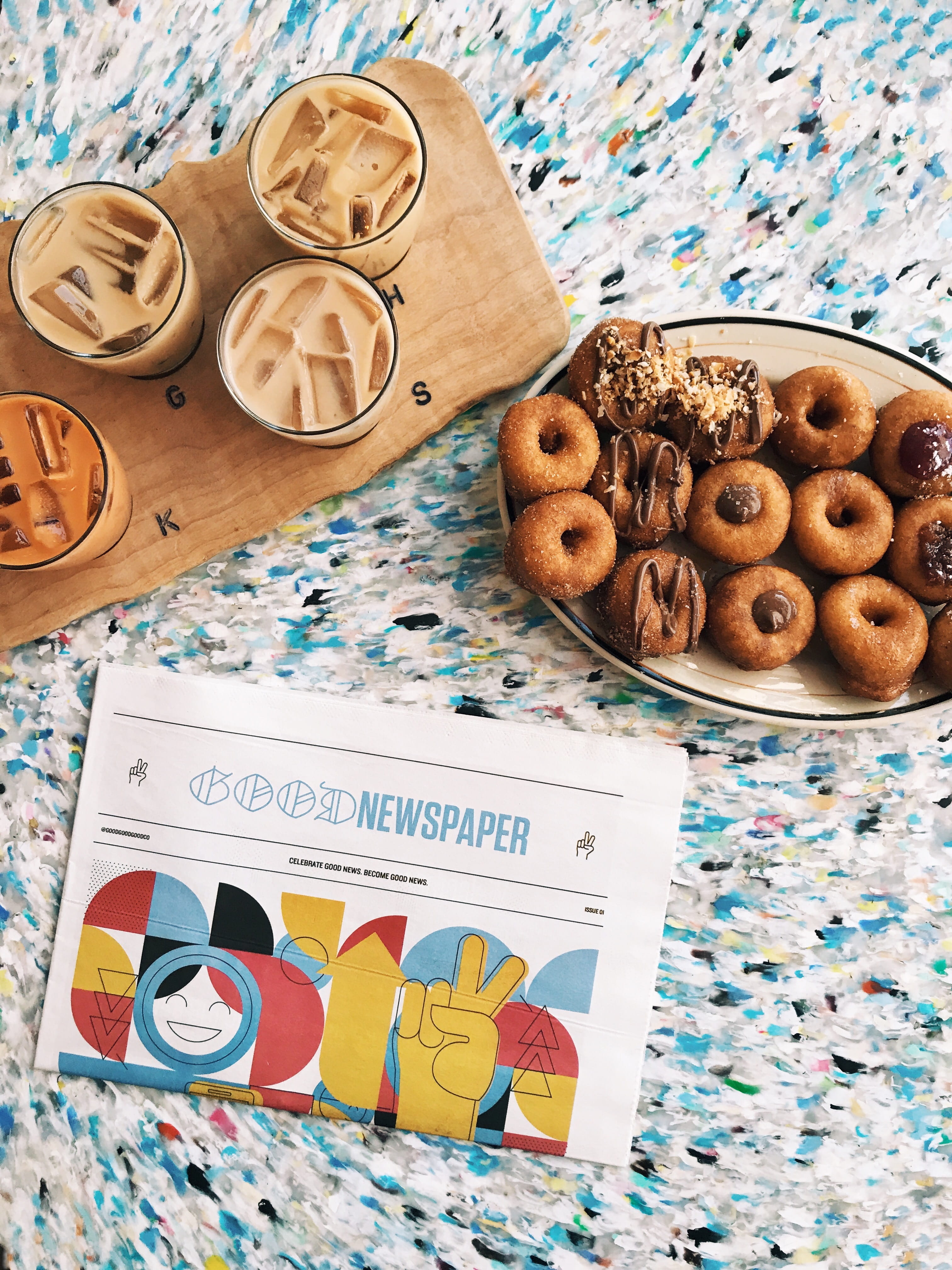 newspaper, ice, newsprint, freshness, coffee shop, pastry, oval, coffee, still life, text, book, iced, food, board, cookie, chai, pips original doughnuts and chai, Phone HD Wallpaper