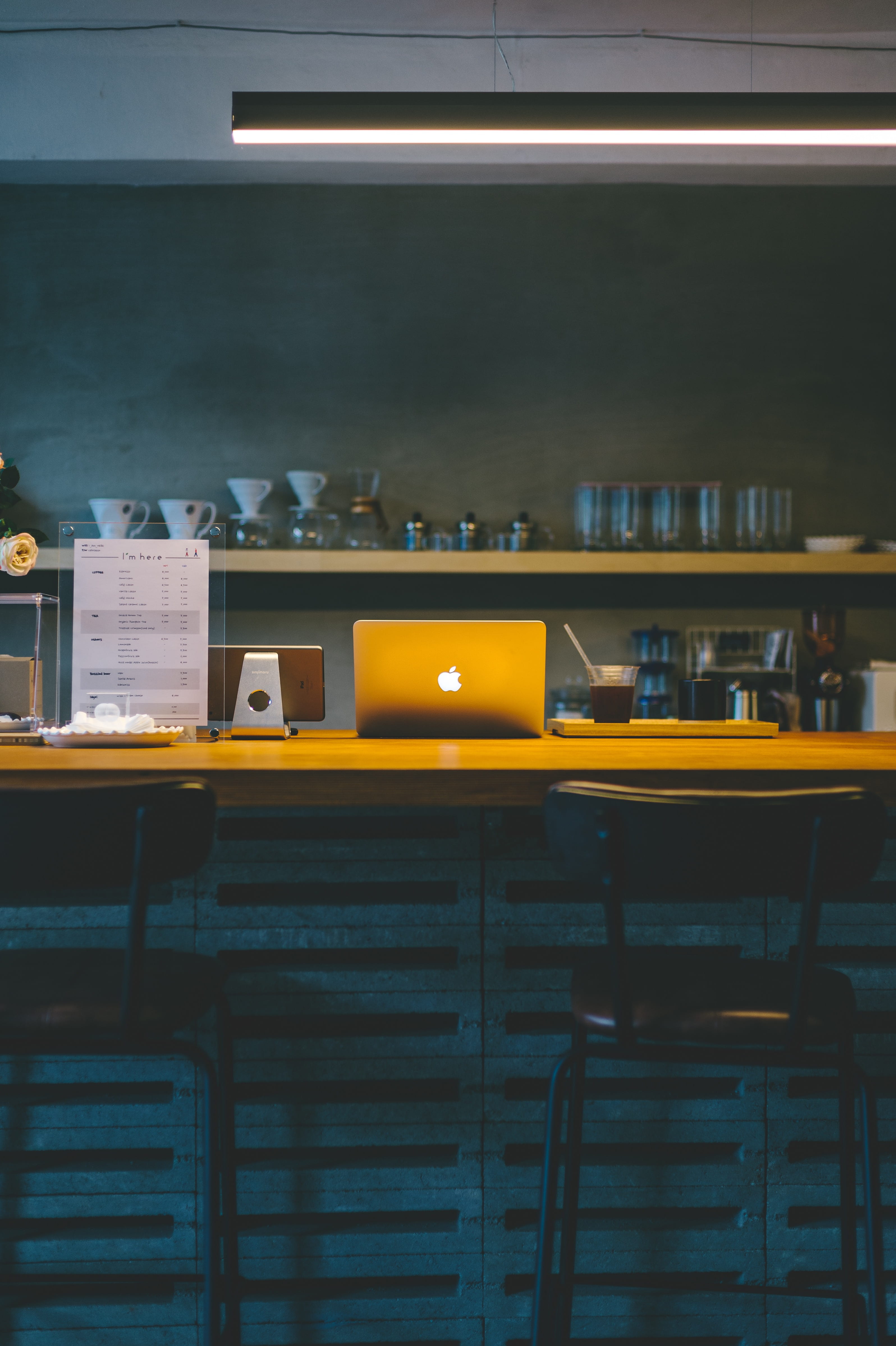 laptop, maco, modern, macbook, empty, restaurant, chair, silver, computer, menu, yellow, seat, school, education, electric lamp, coffee shop, simple, furniture, Phone HD Wallpaper