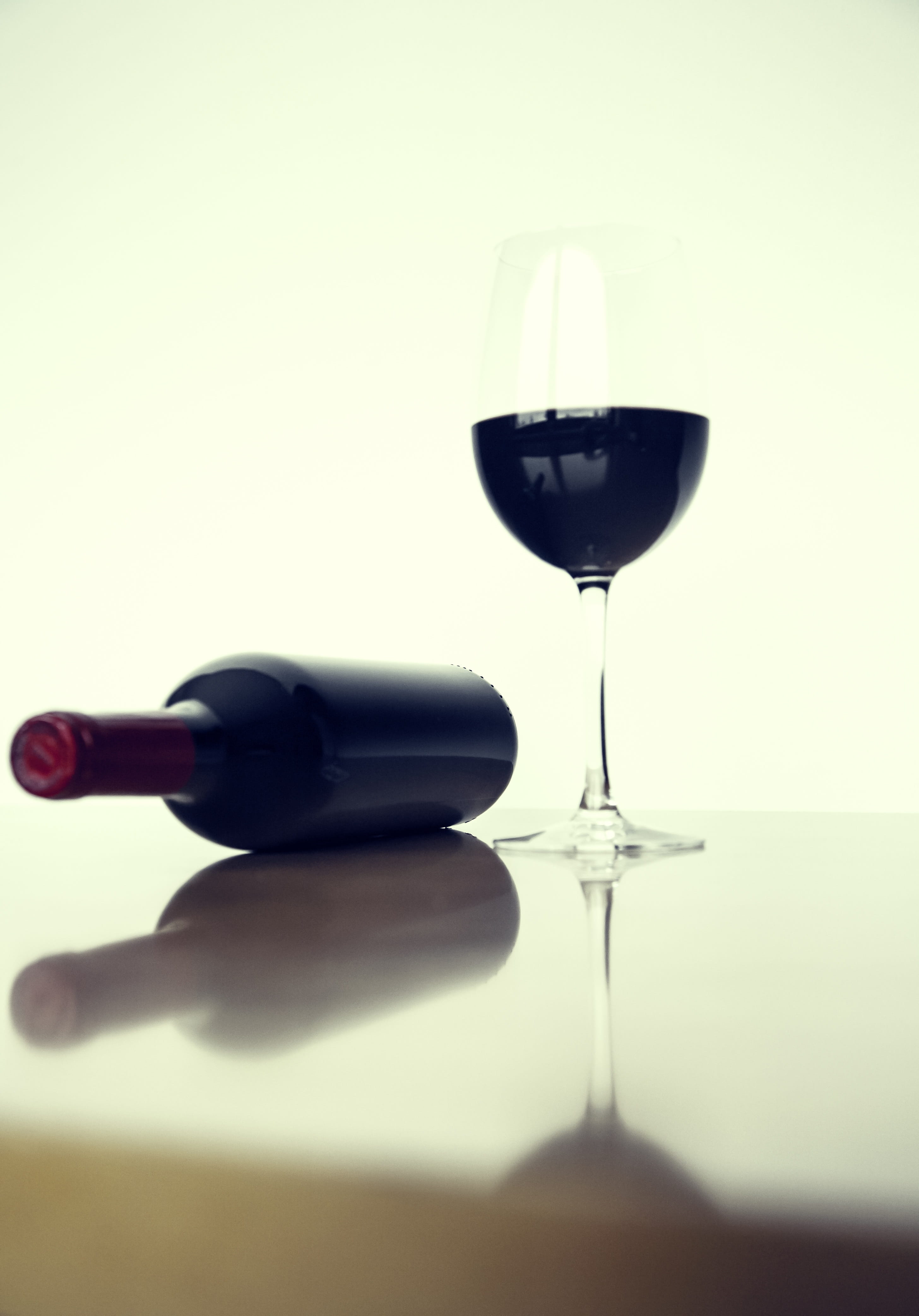 selective focus, wine, glass, black bottle, alcohol, still life, black, wineglass, gastronomy, drinking Glass, cork, copy space, wineries, table, noble, Phone HD Wallpaper