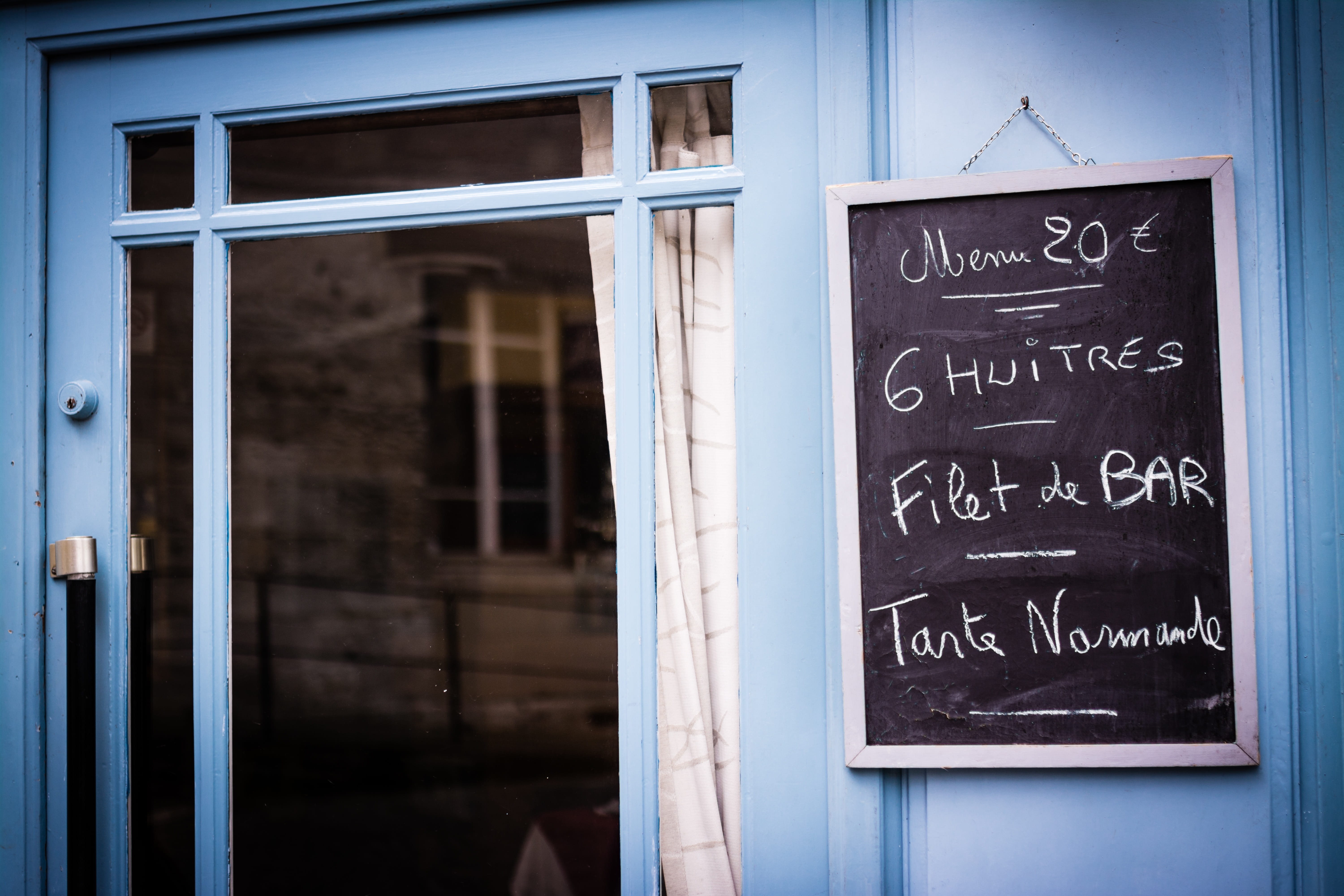 entrance, blue, board, blackboard, glass, exterior, message, wall, glass - material, built structure, dining, hanged, building, architecture, gourmet, restaurant, HD Wallpaper