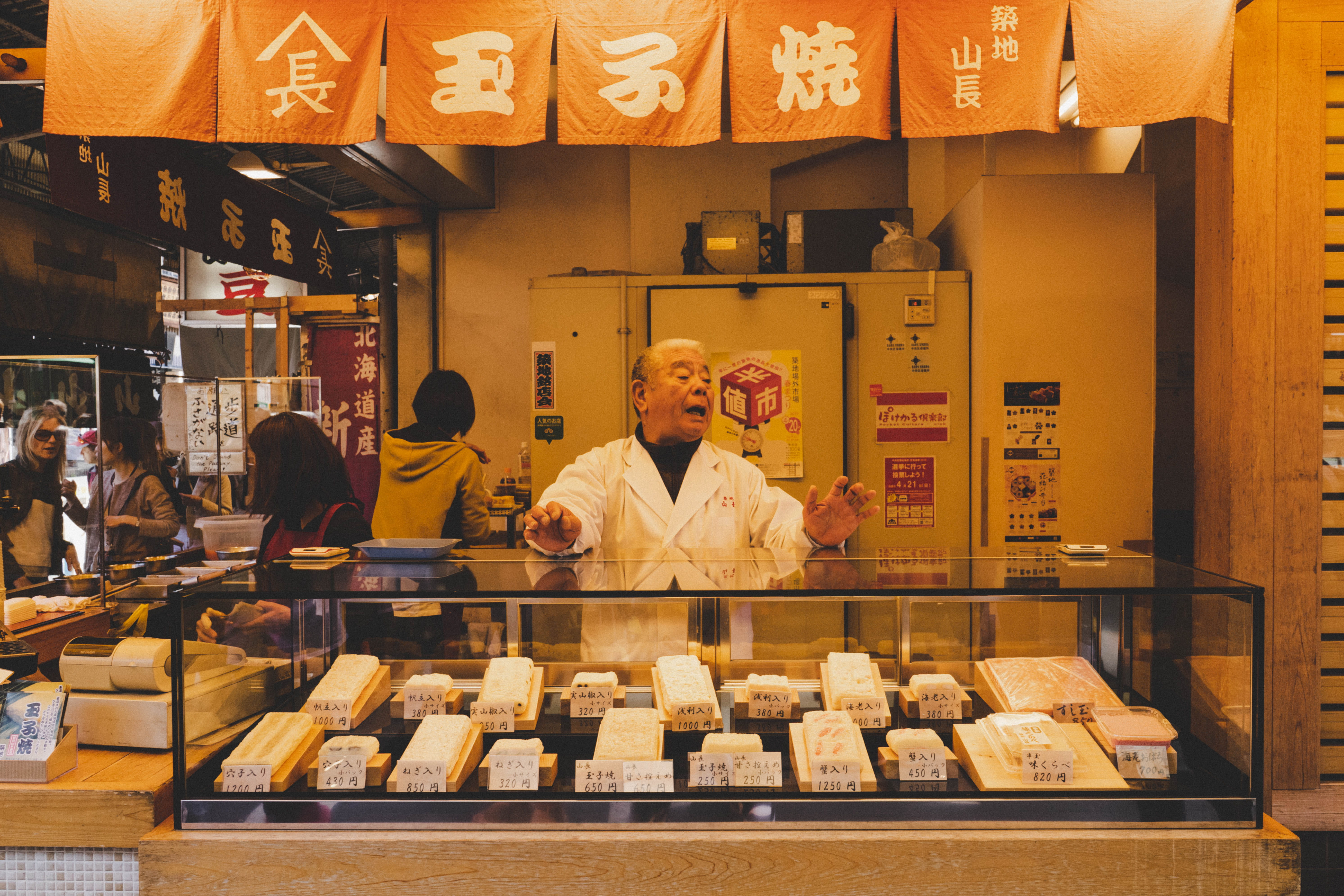 food, in a row, preparation, working, wood, baker - occupation, chef, man, street, people, tokyo, commercial kitchen, sweets, real people, occupation, food and drink industry, HD Wallpaper