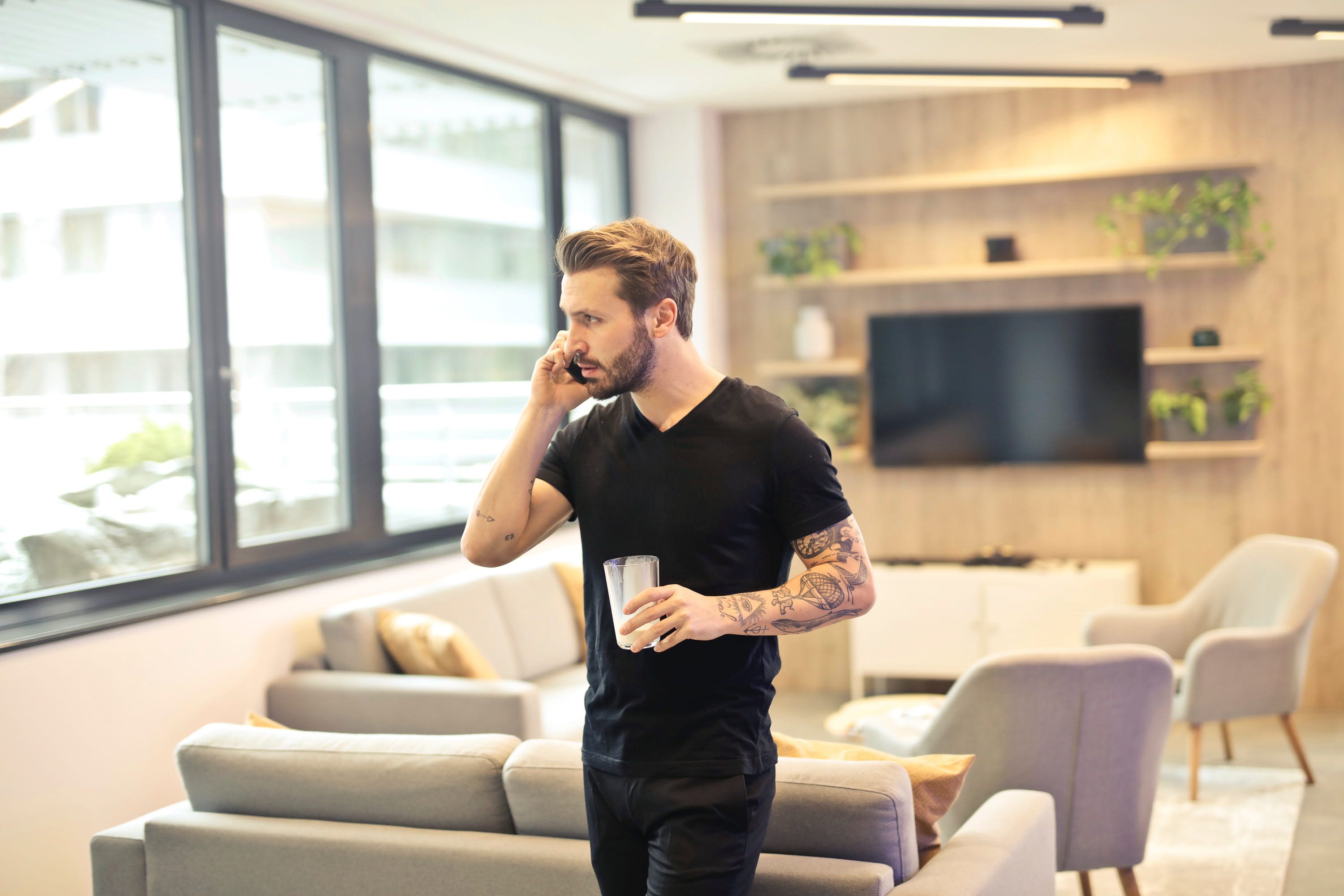 living, modern, young adult, furniture, tshirt, beard, 2K, interior, holding, communication, wireless technology, young men, man, talks, cell, indoors, HD Wallpaper