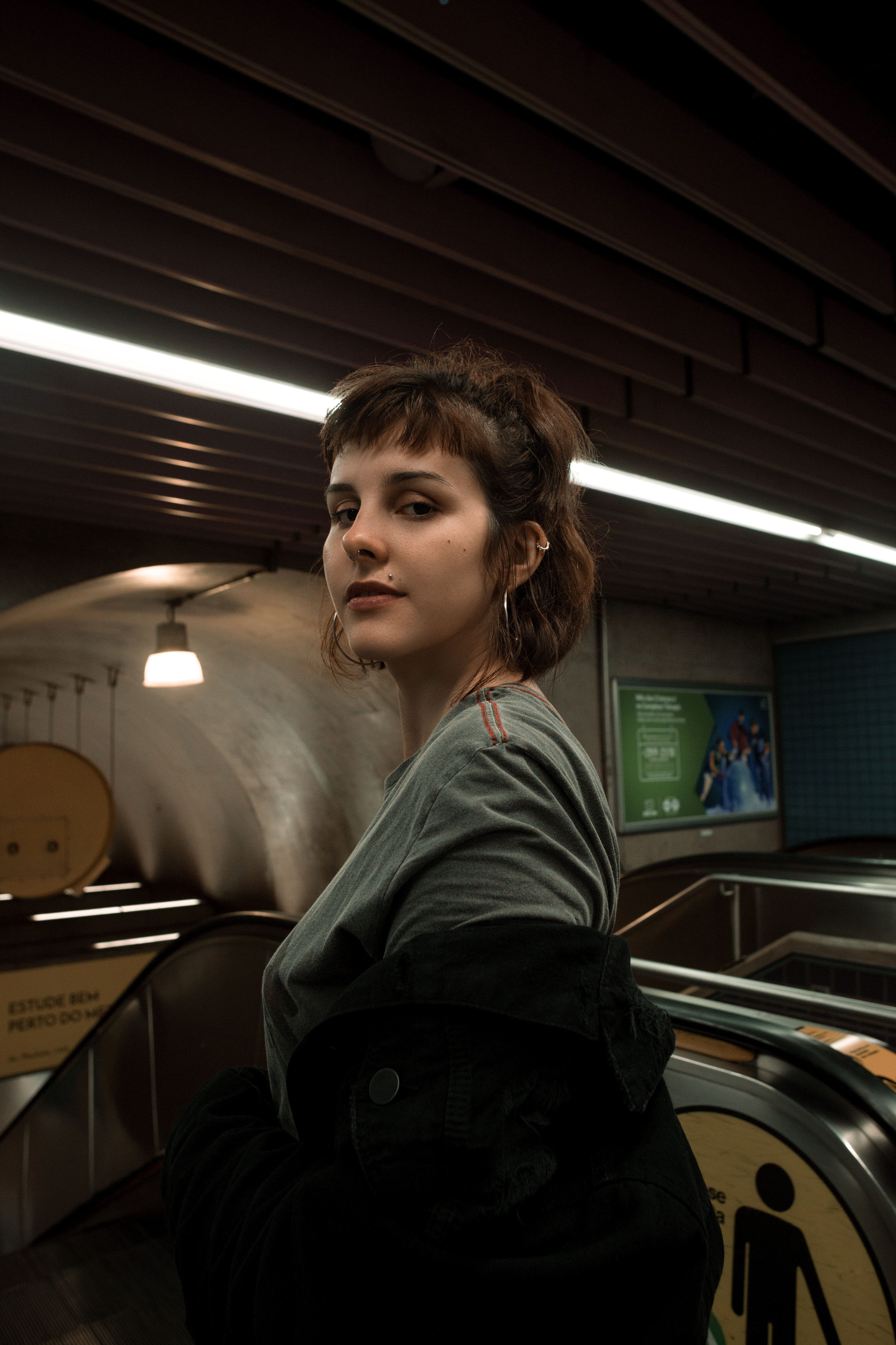 contemplation, focus, people, 5K, lifestyles, terminal, subway, leisure activity, gray, interior design, person, sitting, human, portrait, indoors, photography, Phone HD Wallpaper