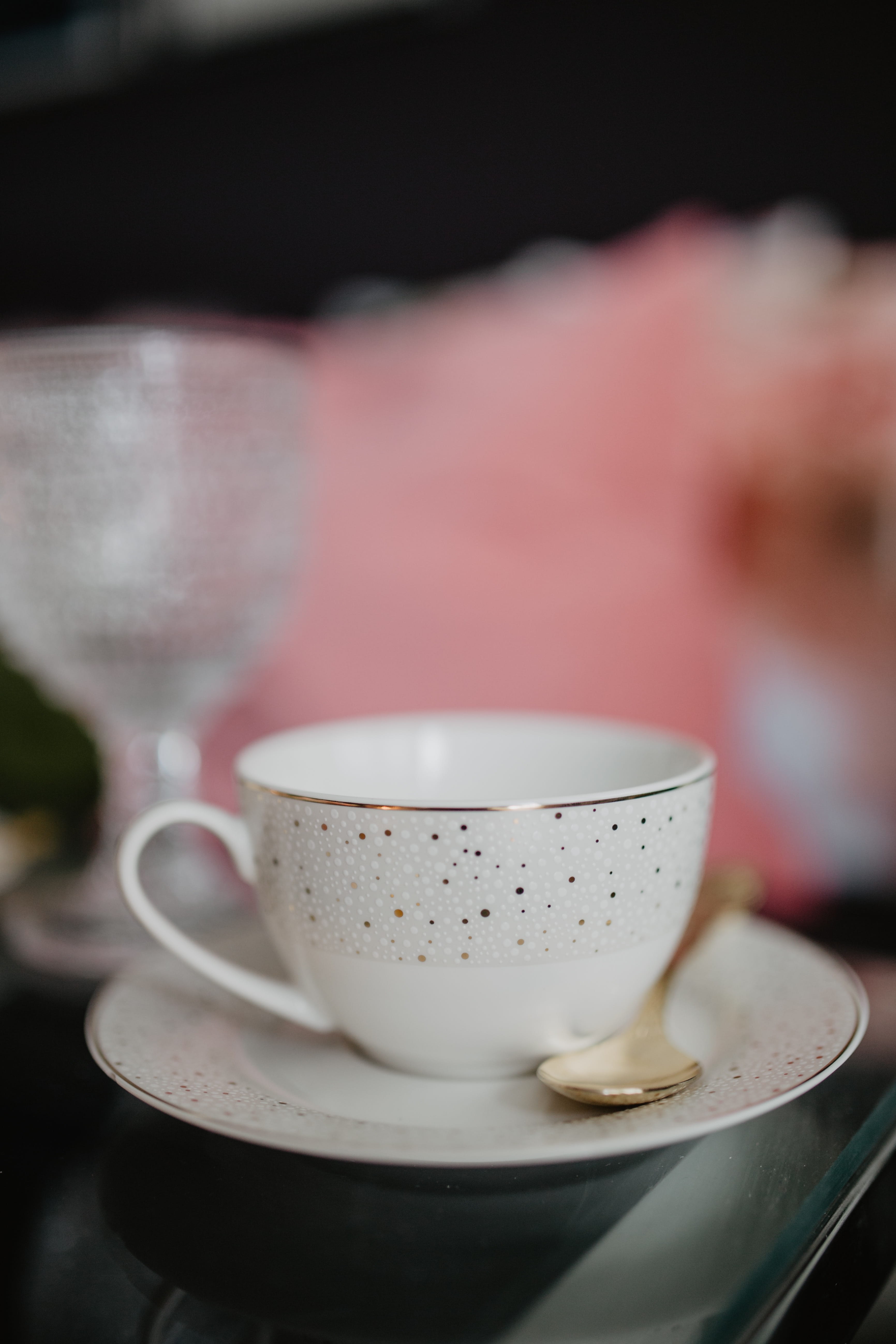 focus on foreground, freshness, indoors, food and drink, crockery, refreshment, living room, tea cup, decor, selective focus, dishware, floral pattern, Phone HD Wallpaper