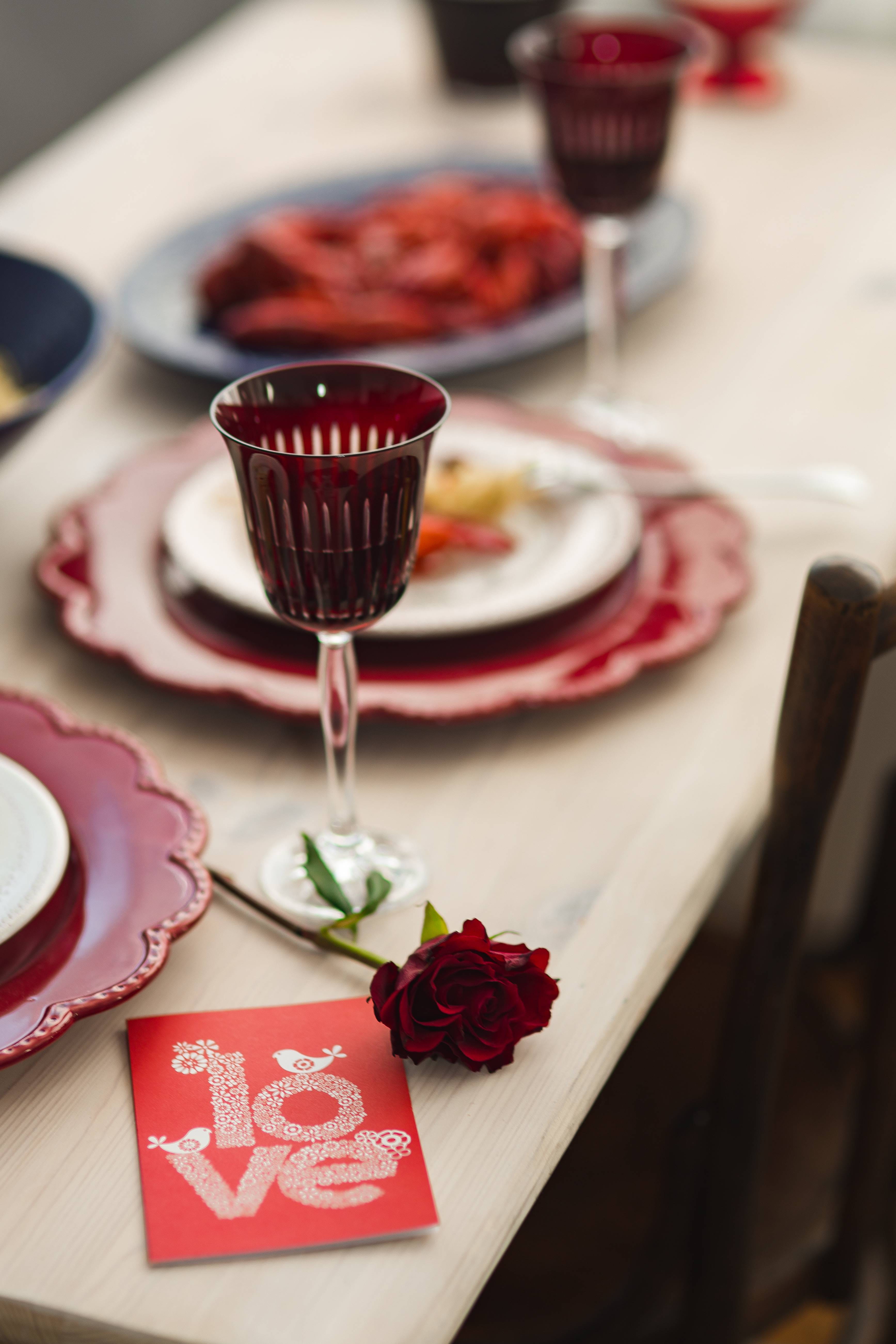 silverware, wedding, drink, food and drink, roses, romance, no People, drinking Glass, crayfish, elegant, elegance, restaurant, flowering plant, red wine, Phone HD Wallpaper