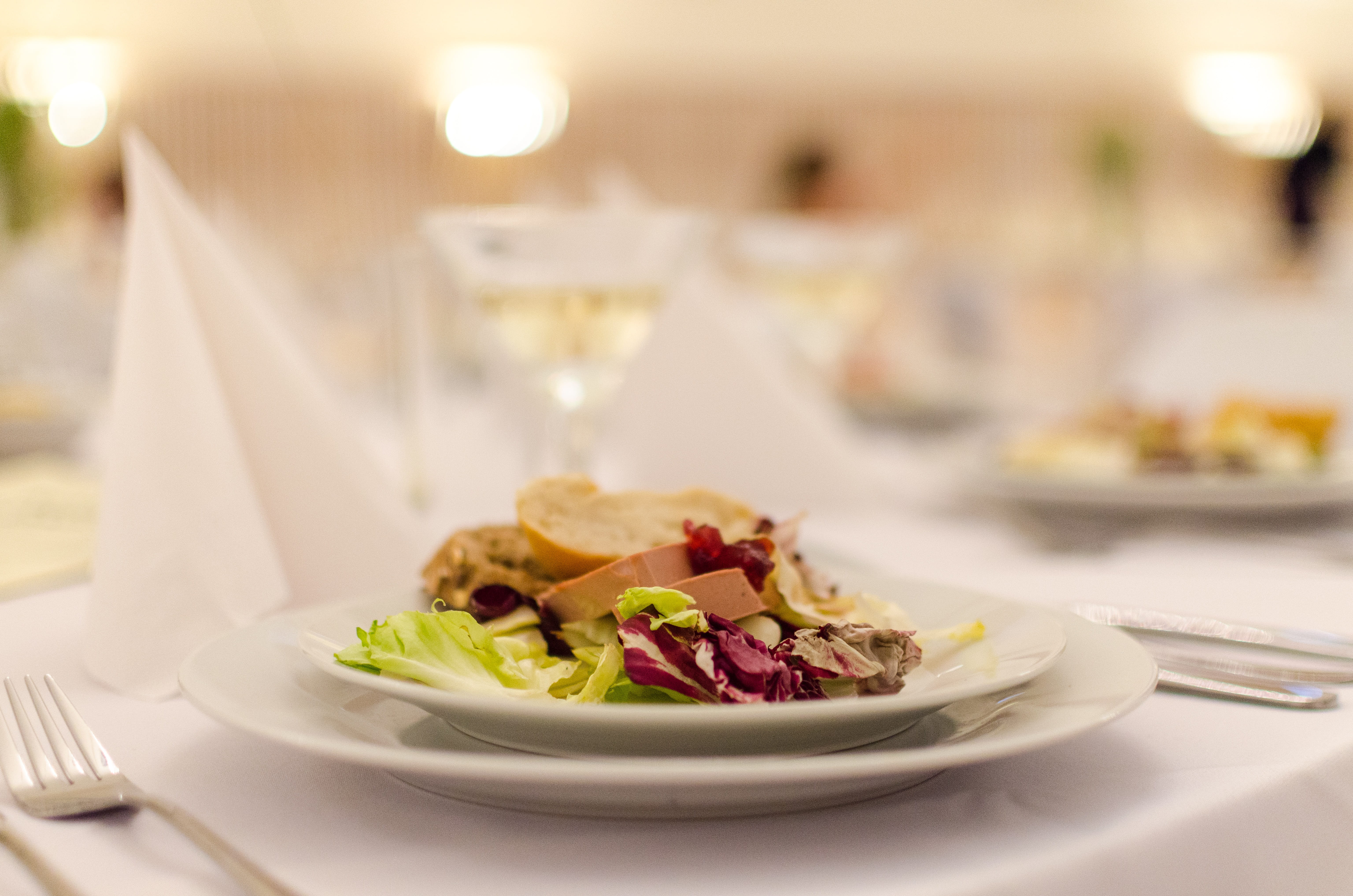 glass, table, restaurant, dine, wine, anniversary, salad, service, crockery, dinner, table knife, setting, tablecloth, 5K, kitchen utensil, set, fork, HD Wallpaper