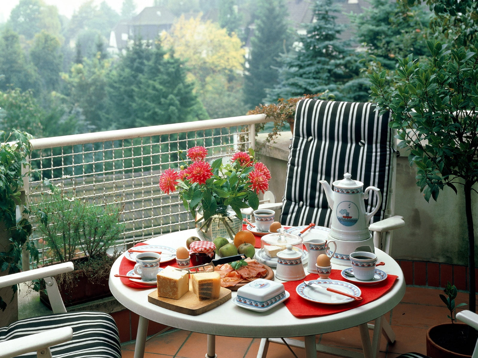 outdoors, red, meal, plate, no People, setting, plant, crockery, 720P, mug, dinner, fruit, tree, day, coffee, wooden, decoration, flower, drink, breakfast, HD Wallpaper