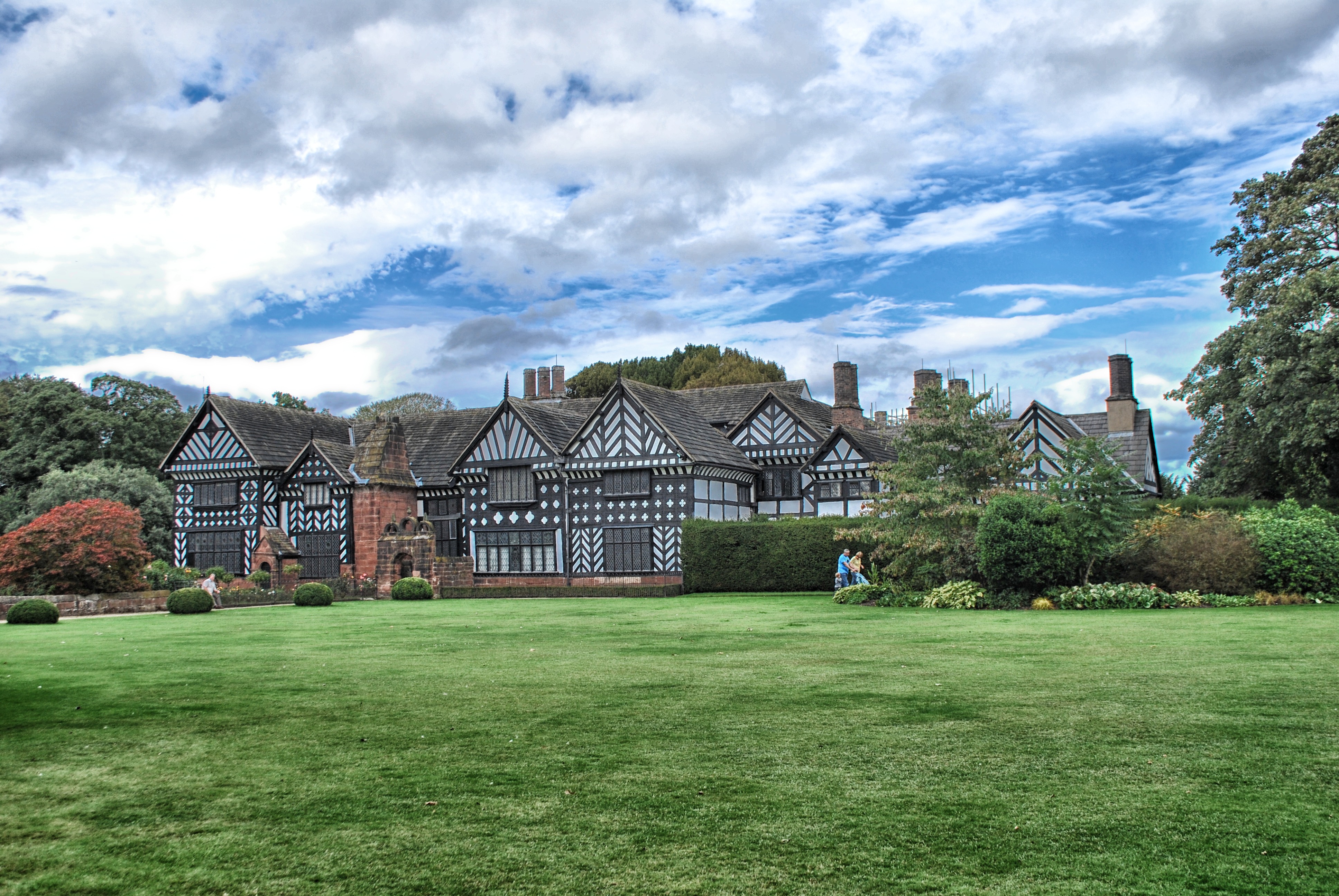 residential district, house, outdoors, sky, green color, plant, built structure, green, tree, trees, grounds, great britain, building exterior, concrete, HD Wallpaper