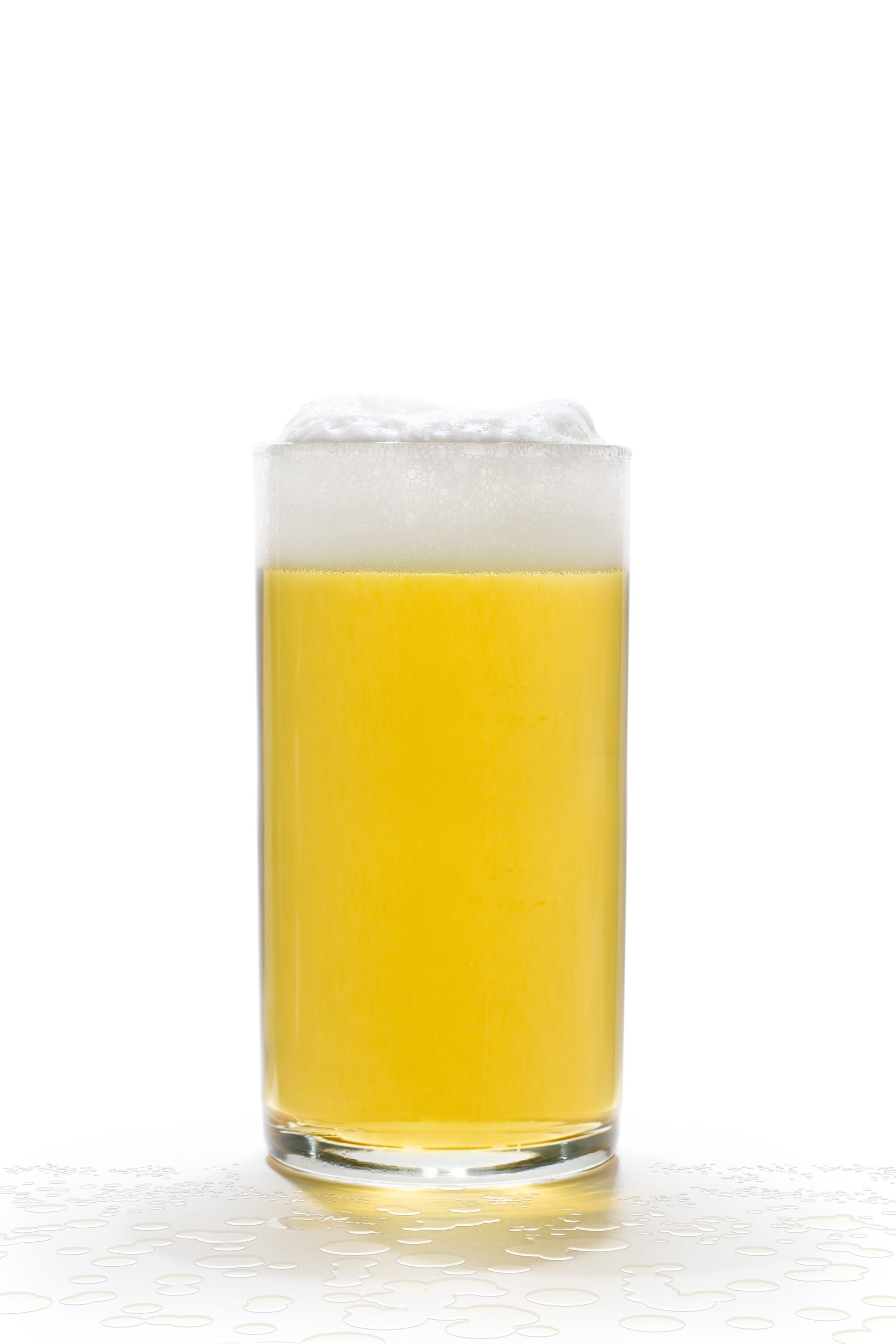 isolated, alcohol, no People, refreshment, Bier, liquid, close-up, household equipment, erfrischend, freshness, Glas, single Object, filled, glass - Material, Phone HD Wallpaper