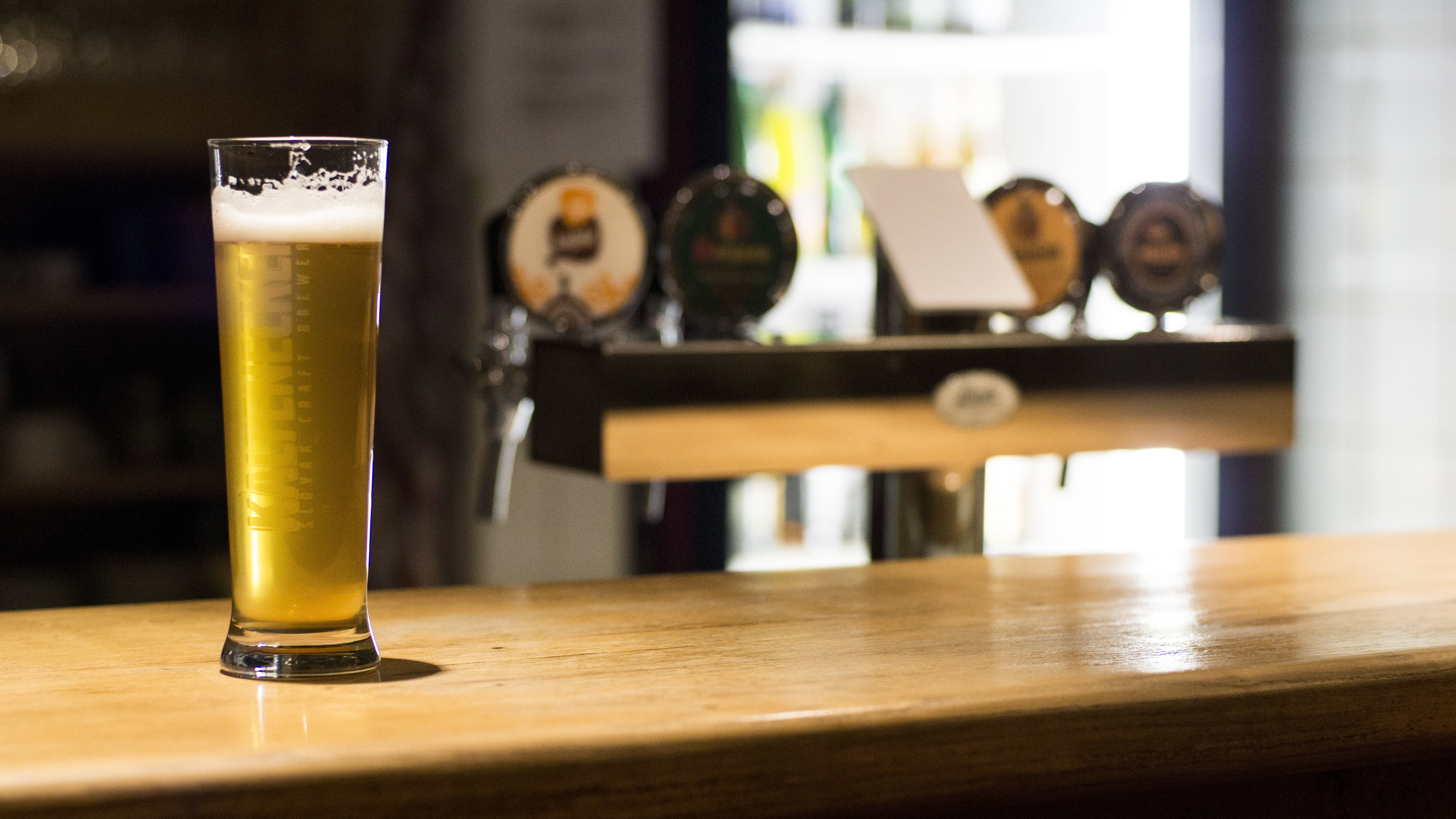 rule, drinking glass, frothy drink, thirds, filled, photography, beer, refreshment, alcohol, wood - material, bar, food and drink, indoors, glass, business, HD Wallpaper