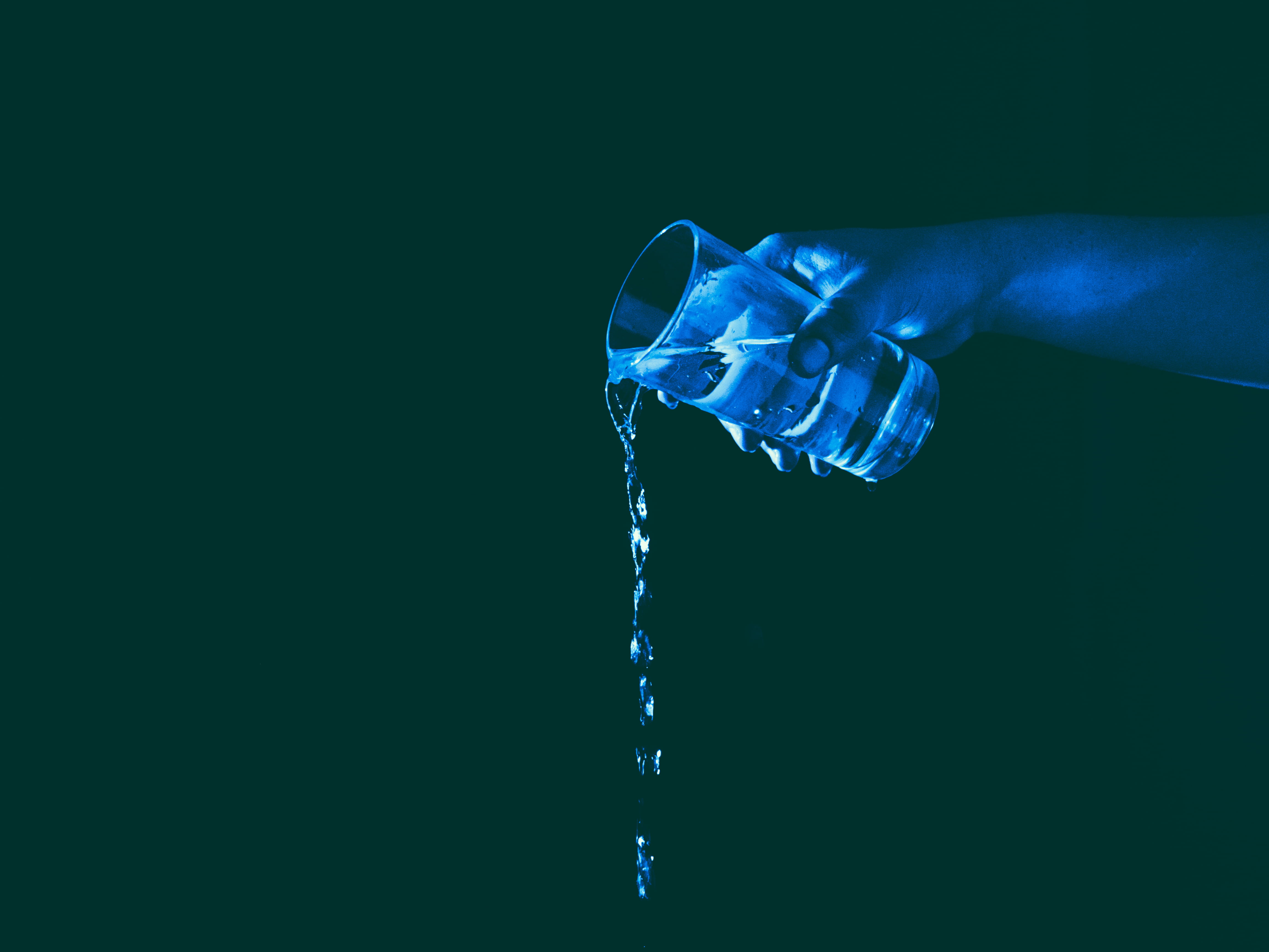 copy space, clear, backgrounds, finger, glass, purity, colored background, no People, hand, indoors, freshness, drink, single Object, body part, 4K, black background, HD Wallpaper