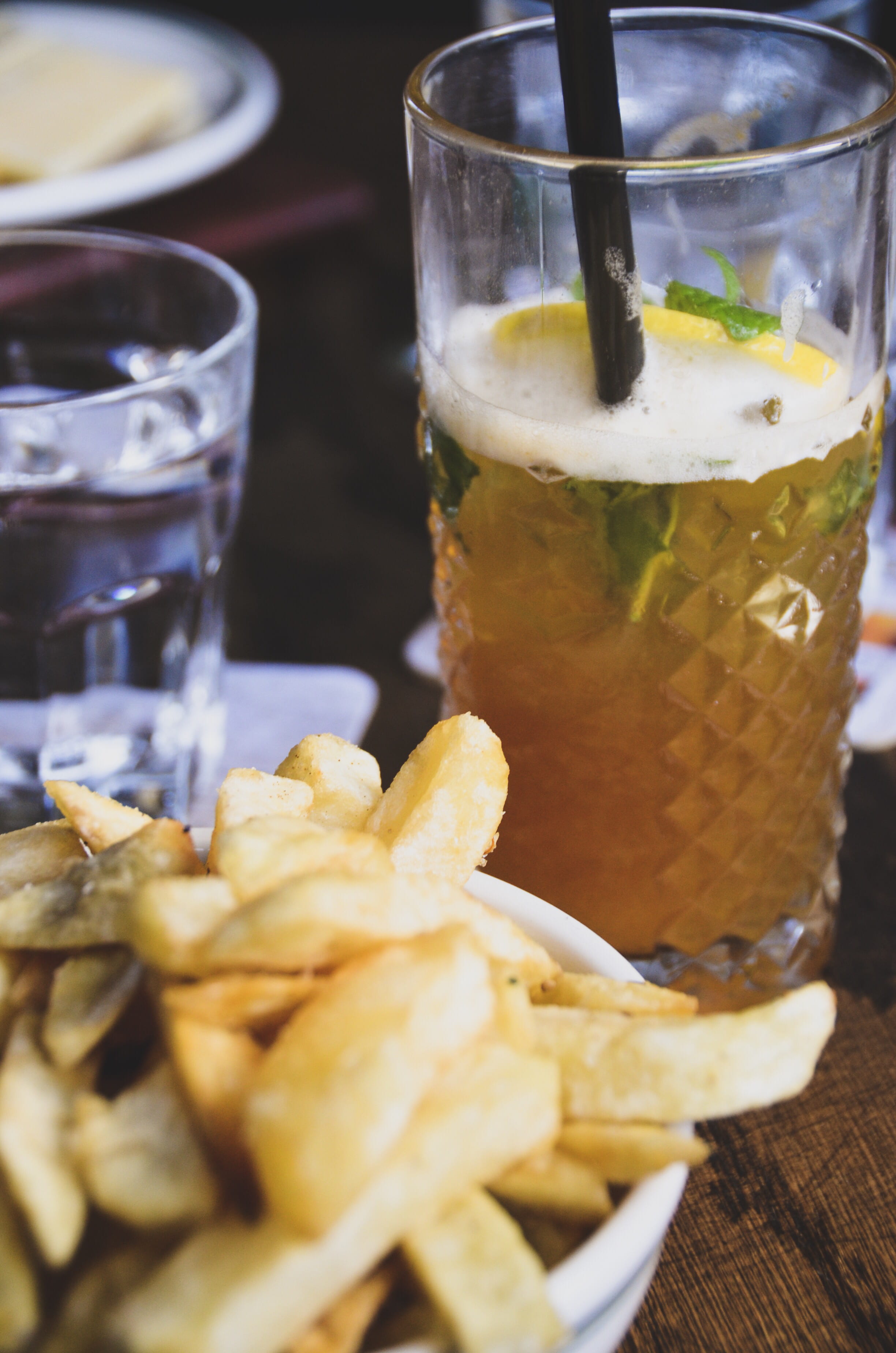 brown, snack, close-up, fries, glass, ready-to-eat, comfort food, juice, household equipment, food and drink, still life, temptation, no people, refreshment, Phone HD Wallpaper