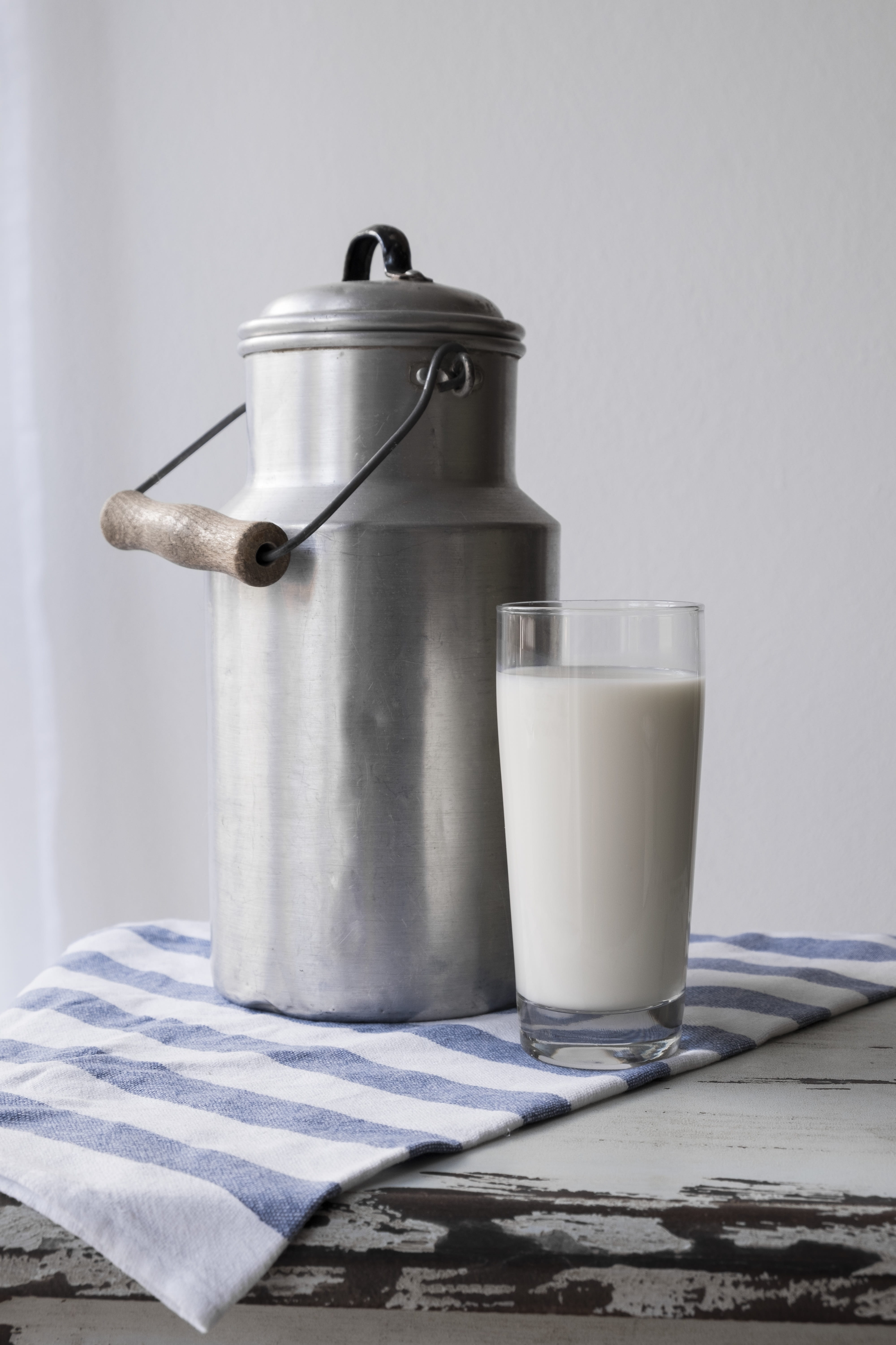 table, protein, gray, napkin, energy, milk can, studio shot, food and drink, milk, dairy product, metal, white color, nutrition, household equipment, silver colored, Phone HD Wallpaper