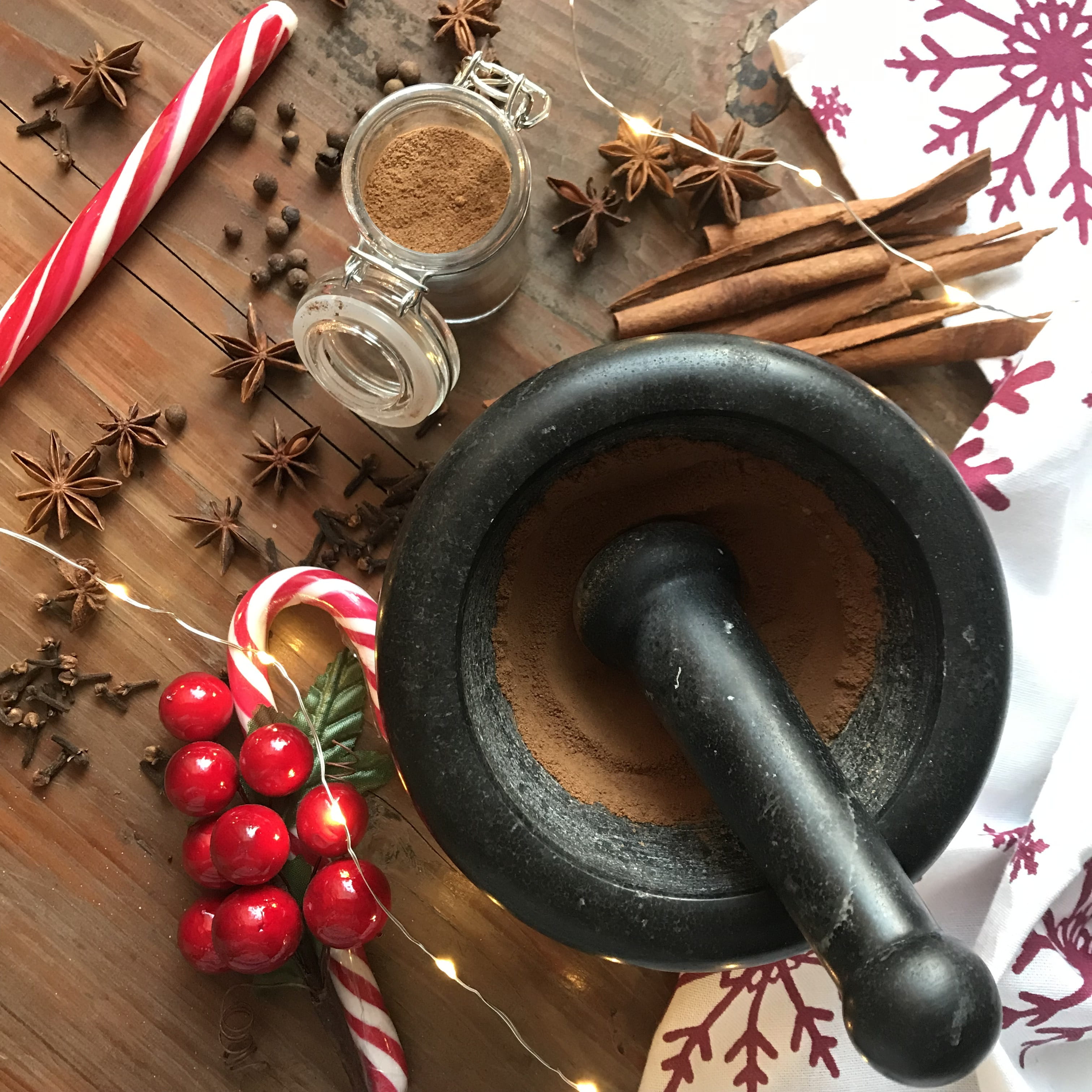 fruit, mortar, no people, taste, jar, high angle view, indoors, holidays, kitchen, spice, spicy, freshness, cinnamon, spices, vegetable, dry, wellbeing, Phone HD Wallpaper