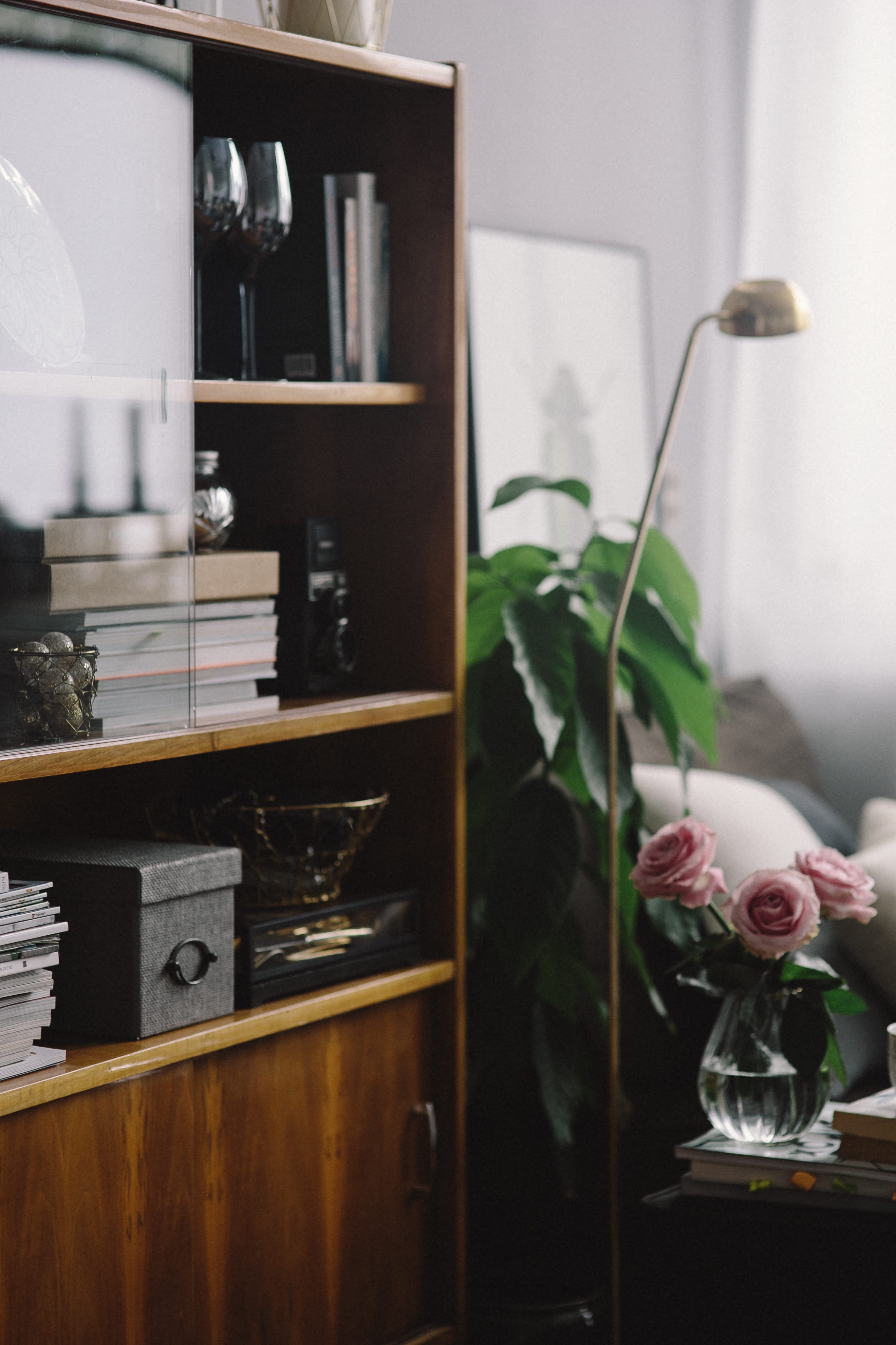 home Interior, decor, container, roses, lovely, pink roses, domestic Room, close-up, indoors, interior, table, relax, 4K, book, domestic kitchen, essentials, Phone HD Wallpaper