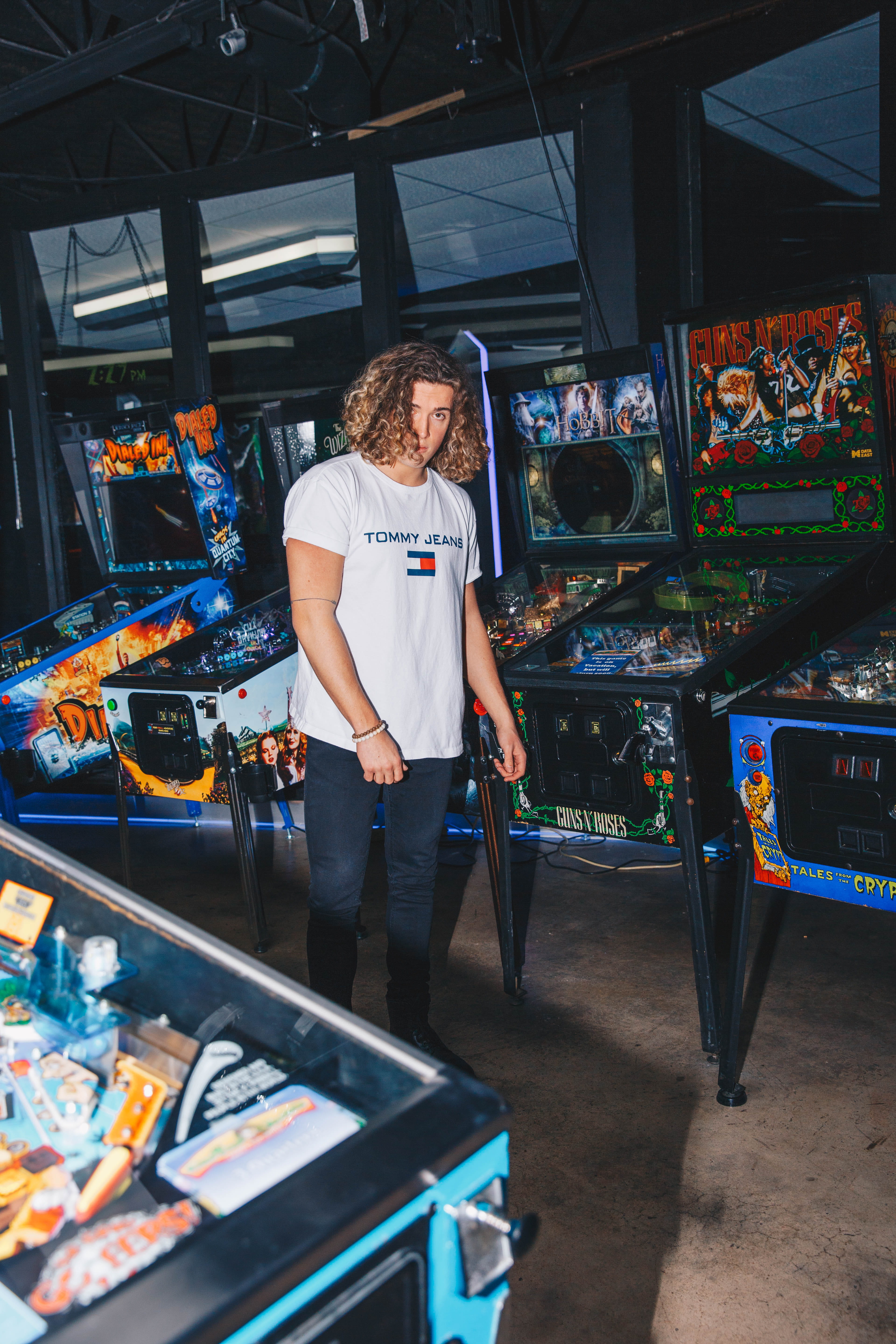 retail display, store, denim, arcade game machine, wearing, technology, indoors, display, 5K, one person, front view, monitor, market, white, shopping, Phone HD Wallpaper