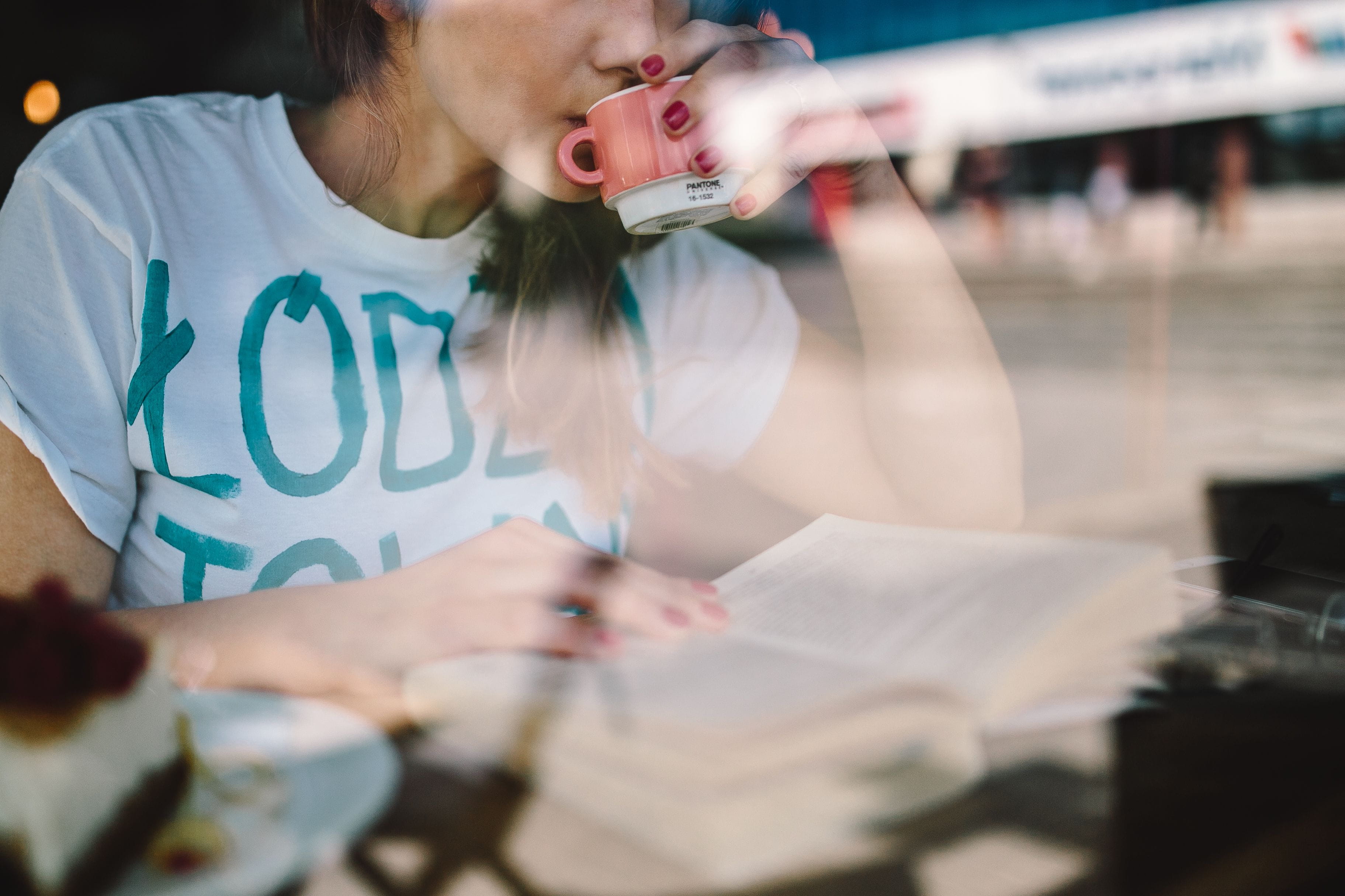 coffee shop, Woman reading, girls, reading, book, day, drink, adults only, refreshment, 2K, food and drink, front view, only women, leisure activity, young, HD Wallpaper