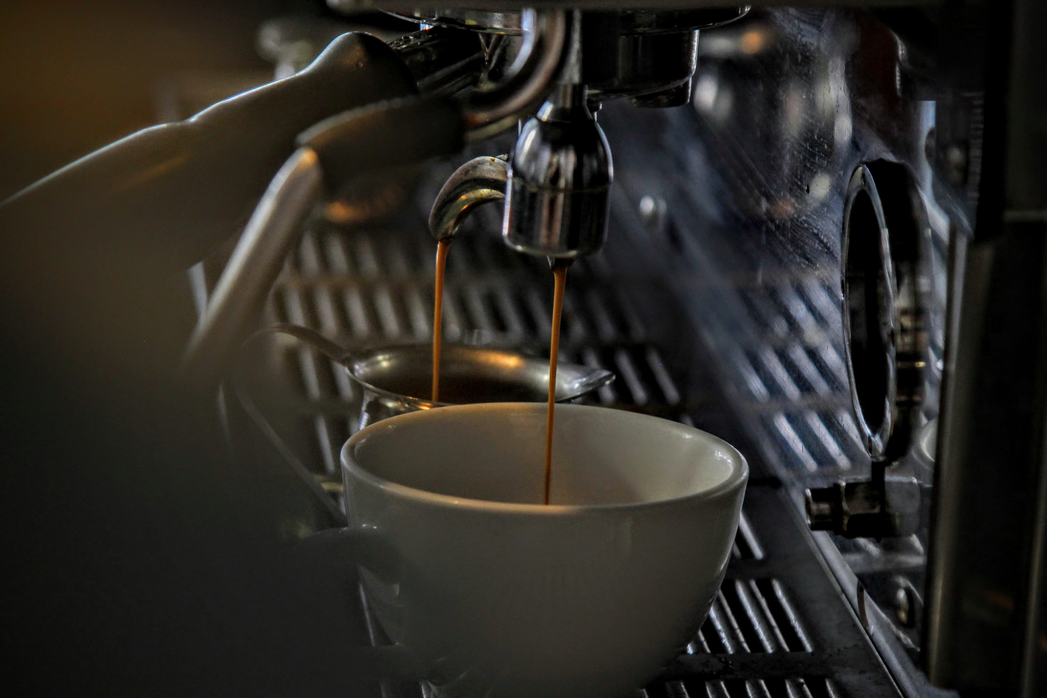 drink, latte, indoors, motion, coffee shop, steel, pouring, food, beverage, baristum, dark, dripping, stainless, espresso, close-up, food and drink, coffee, HD Wallpaper