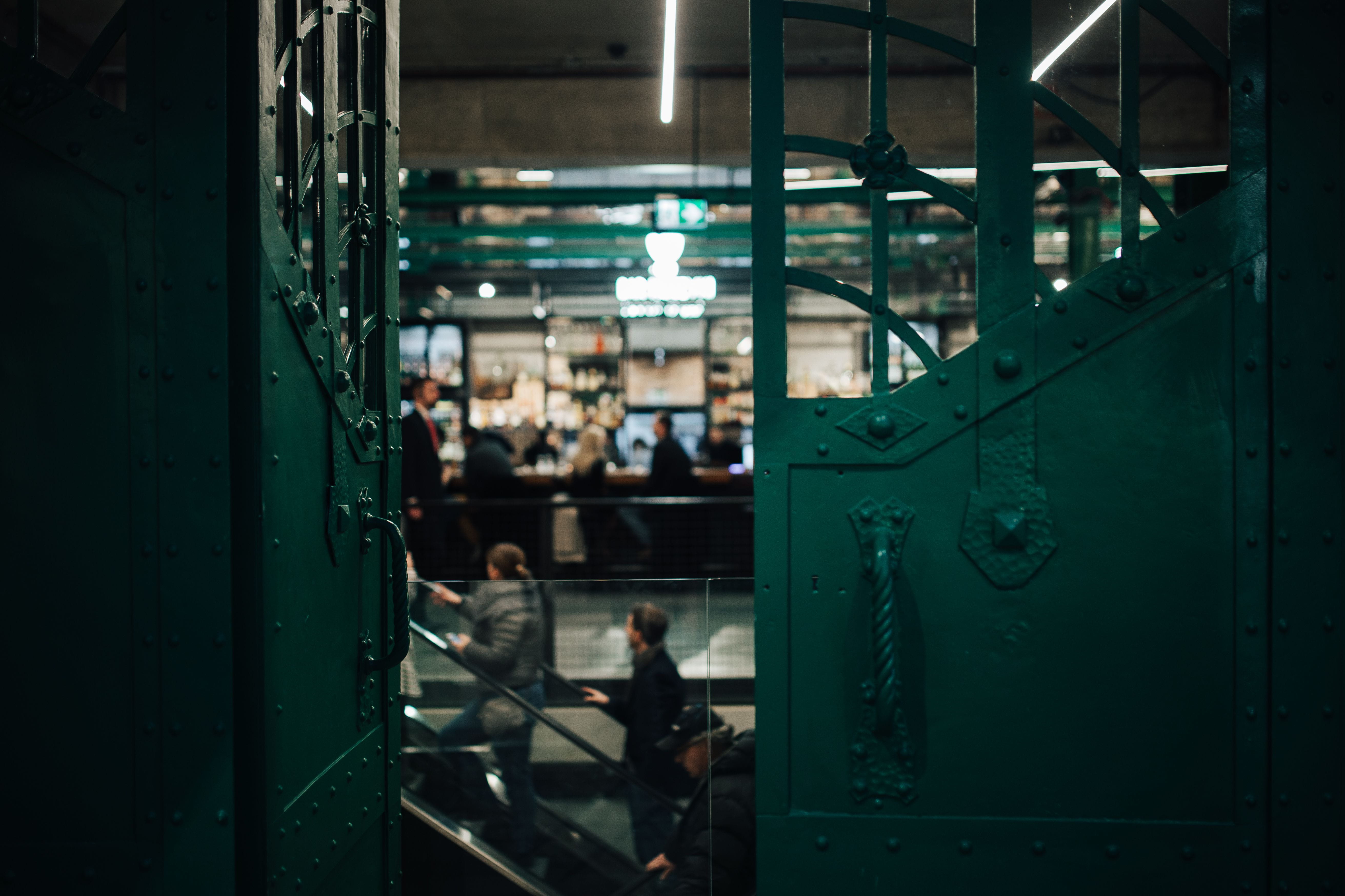 focus on foreground, commonly, indoors, koszyki, town, warsaw, people, railing, marketplace, s, shoppers, 5K, bazaar, hall, group, metal, food, industry, HD Wallpaper