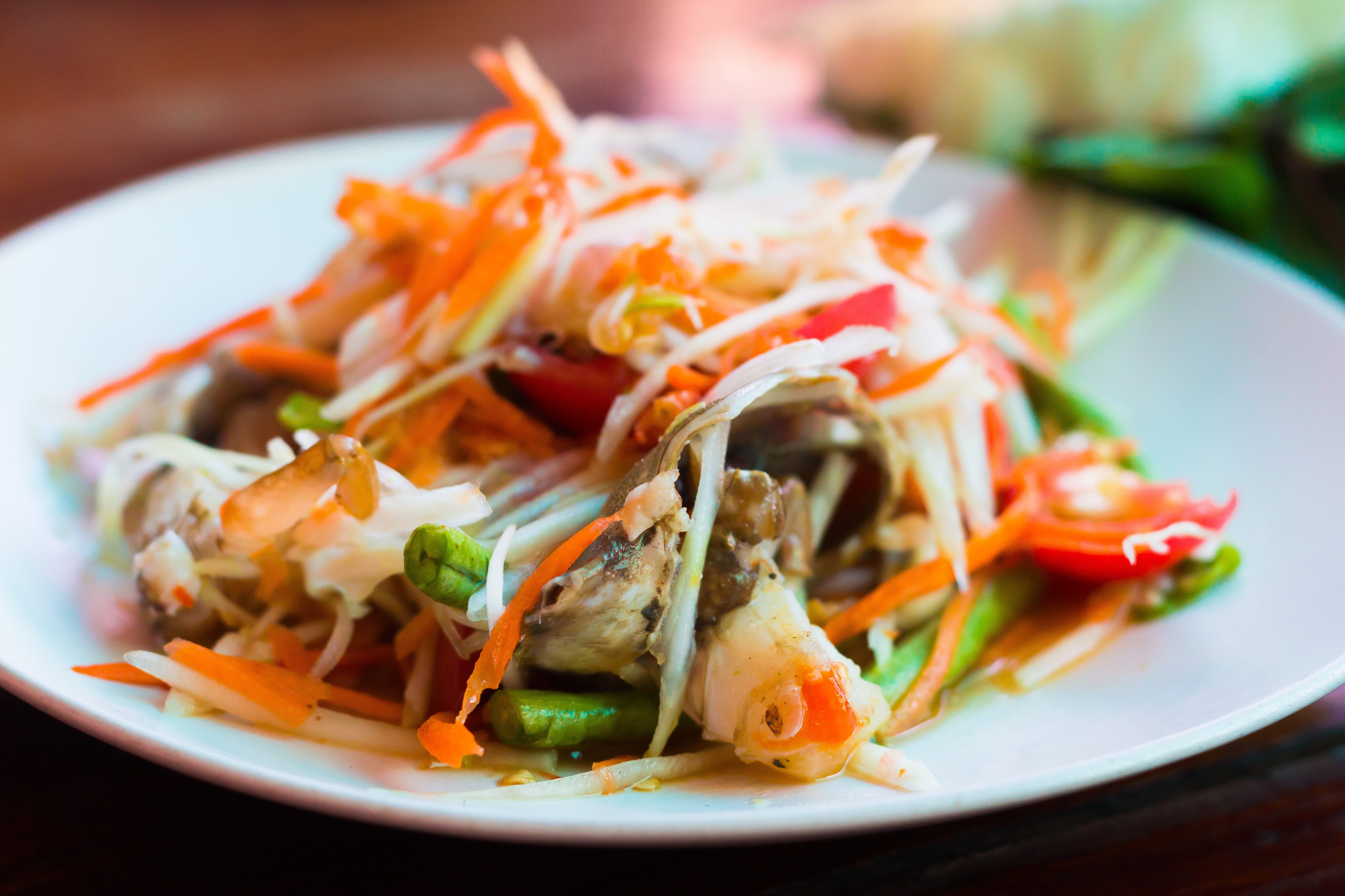 crustacean, healthy eating, tasty, papaya, close-up, food, round, asian, somtam, no people, wellbeing, ceramic, vegetables, crap, garnish, salad, seafood, HD Wallpaper