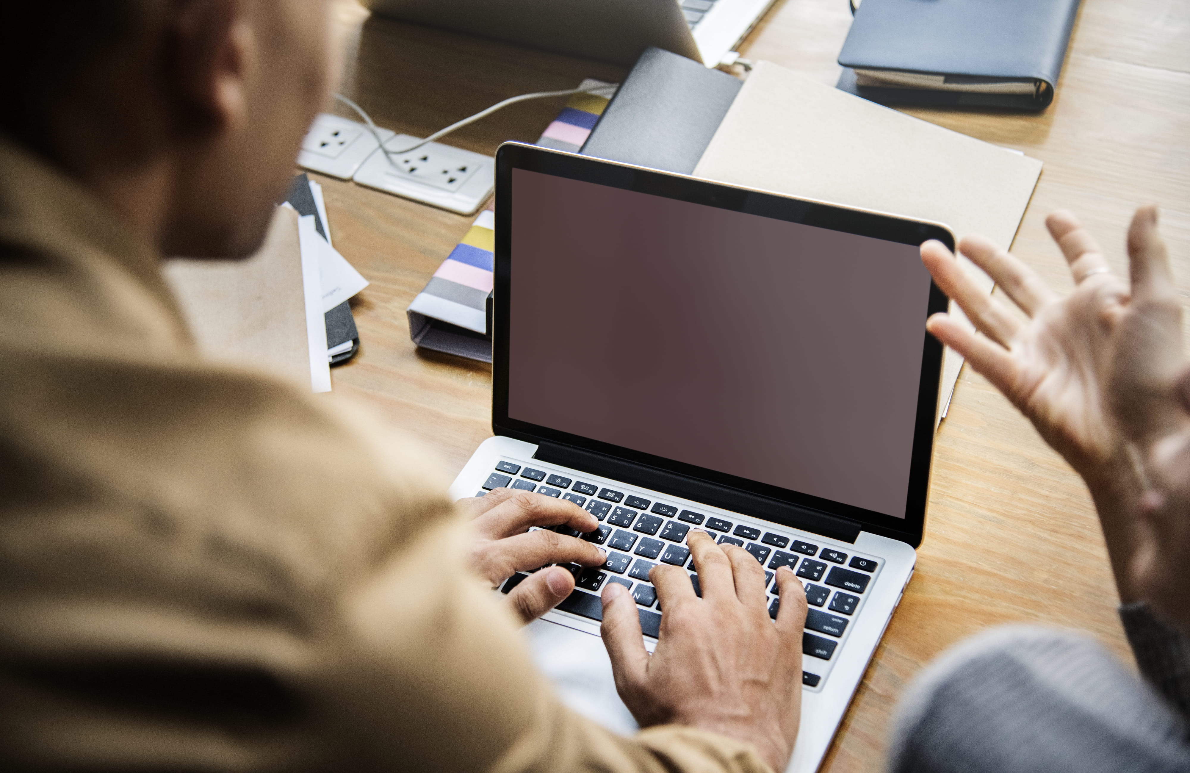 new business, adult, using, workplace, laptop, looking, typing, selective focus, people, male, caucasian, modern, room, women, sitting, table, person, business, HD Wallpaper