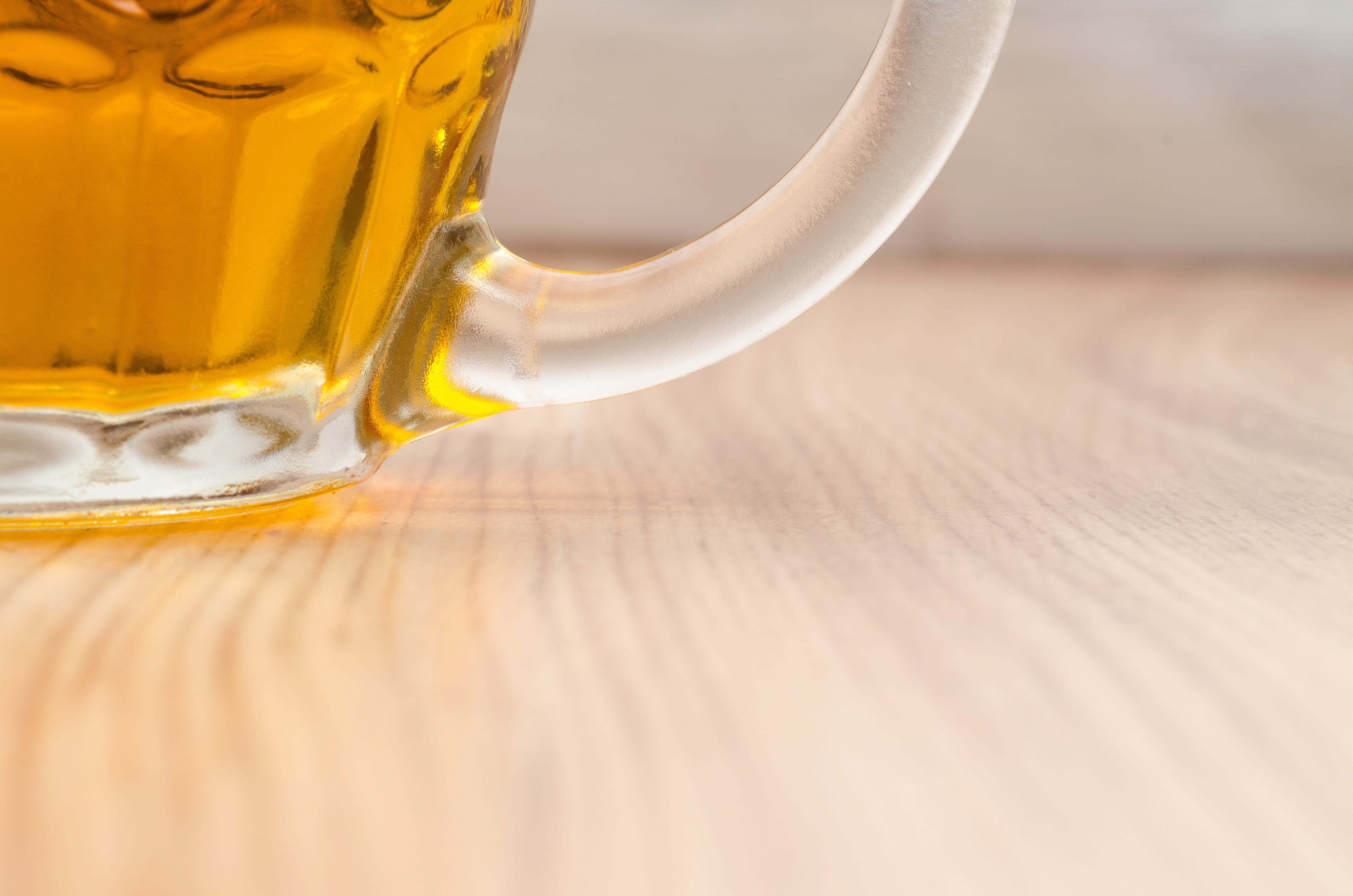 table, white, beer - alcohol, close, top, still life, alcohol, black, drinking glass, life, cup, pub, wood, unbottled, dark, refreshing, brown, golden, HD Wallpaper