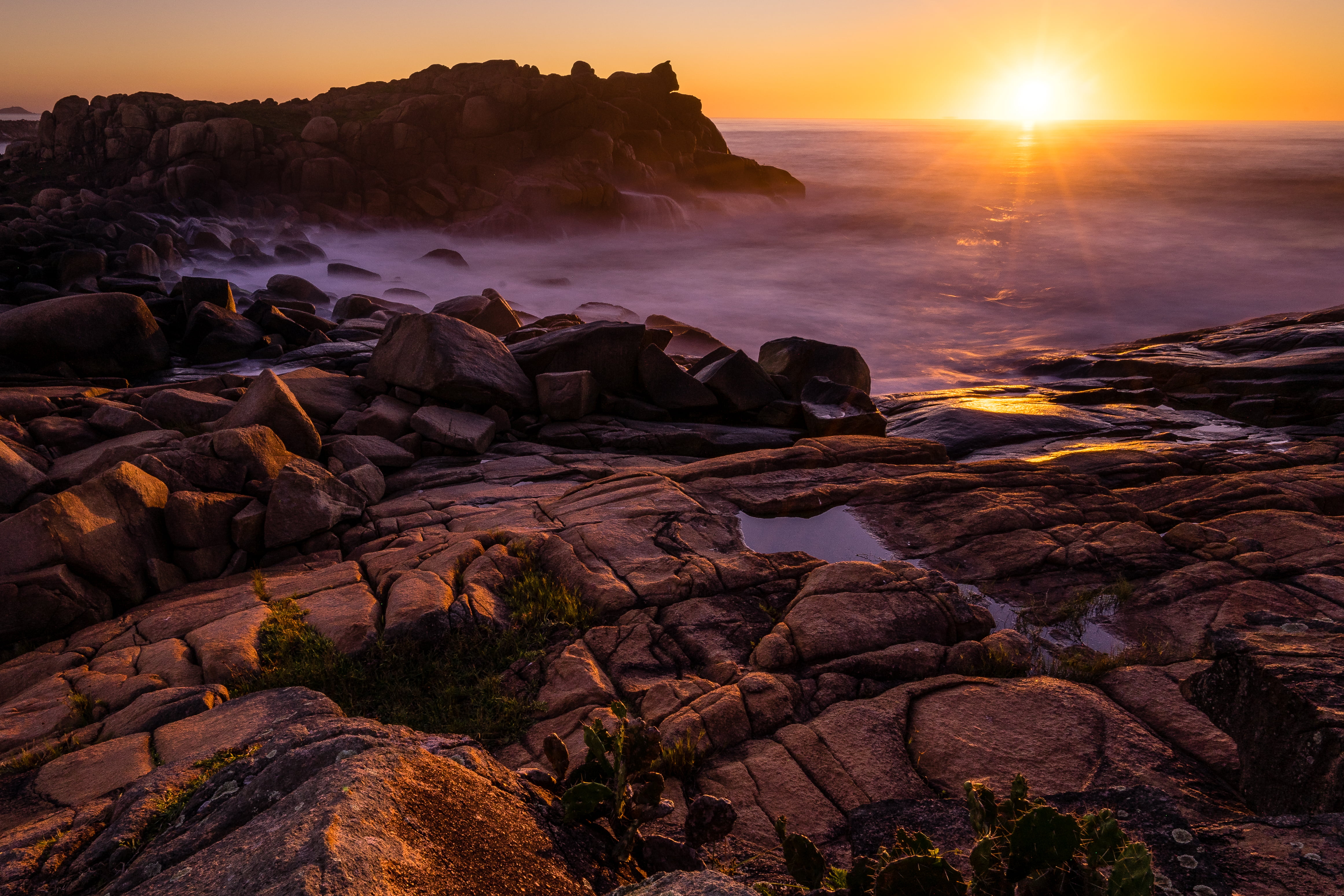 Sony, Long Exposure, FE, rocky, rocky shore, da, ILCE7M2, outdoors, rock - Object, 4K, brazil, sea, nature, sunset, F4, Ponta, scenics, Barra, brasil, HD Wallpaper