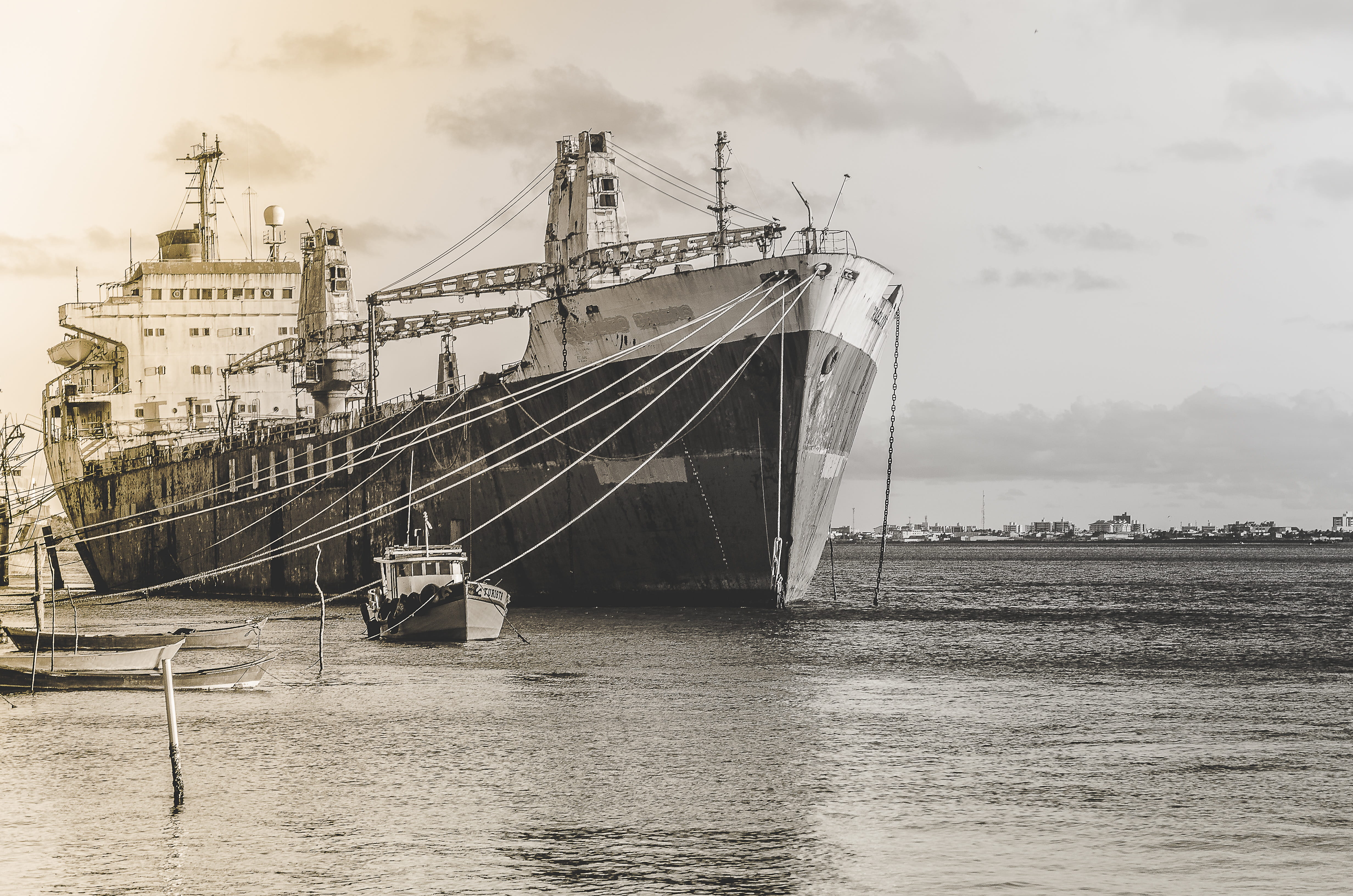 harbor, sailboat, no people, mode of transportation, sea, Ships, outdoors, nature, industry, freight transportation, Black And White, sergipe, rio, waterfront, HD Wallpaper