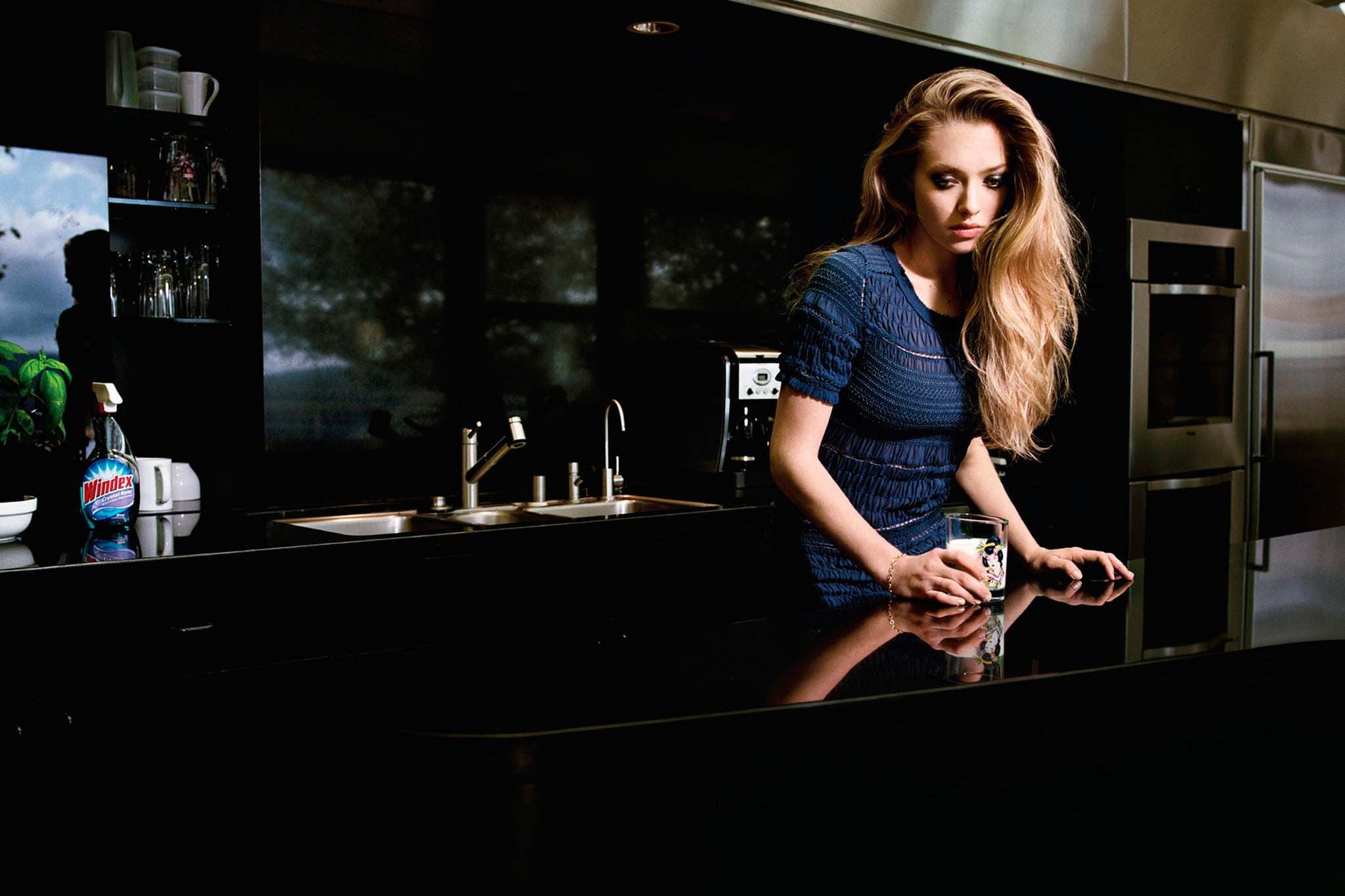 hair, hairstyle, standing, casual clothing, beautiful woman, long hair, women, bar counter, blond hair, blonde, lifestyles, kitchen, adult, bar - drink establishment, HD Wallpaper