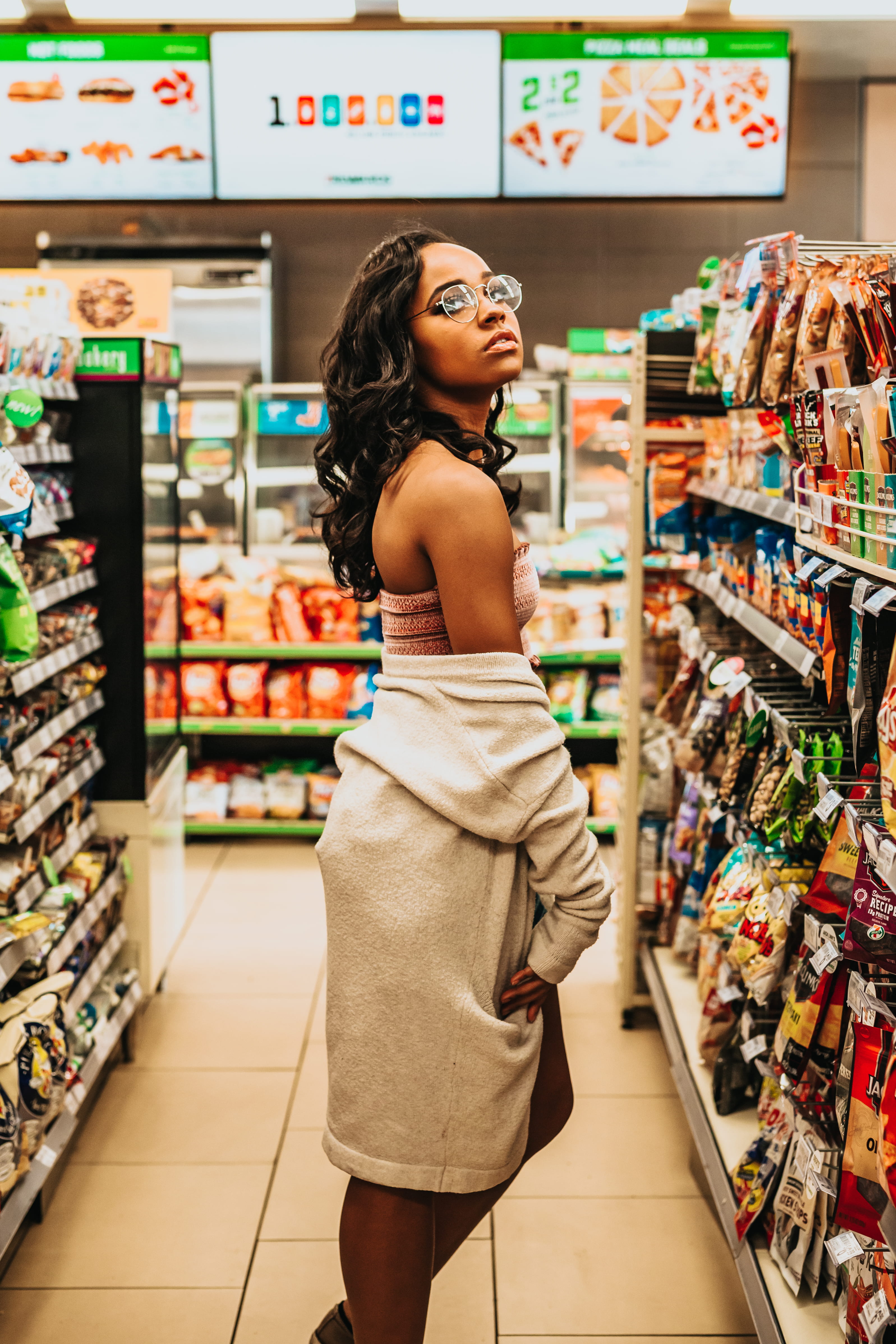 customer, style, beside, women, adult, variation, one person, glasses, inside, buying, store, 4K, shop, seven eleven, white, standing, pose, shopping, Phone HD Wallpaper