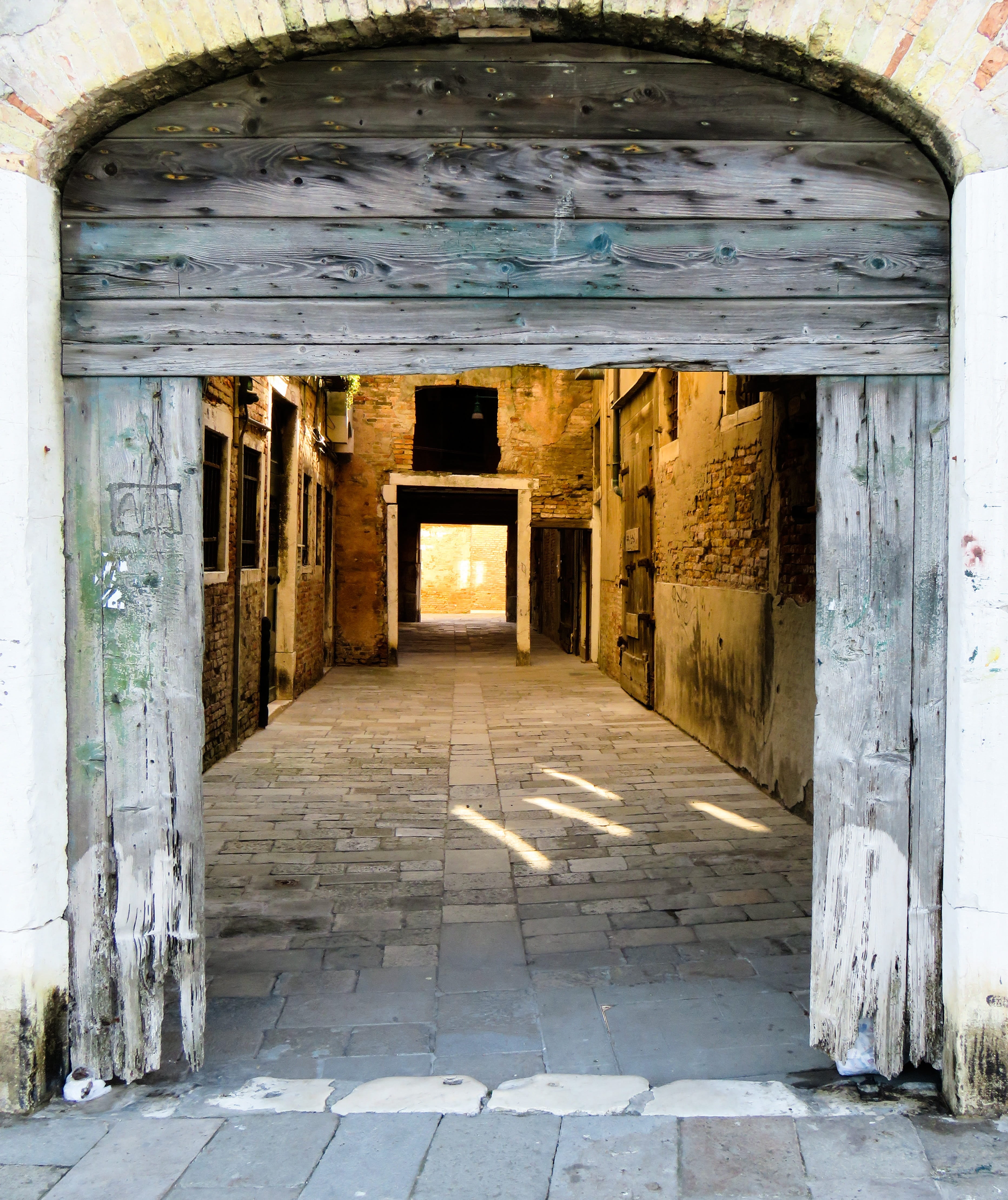 indoors, building, doorway, history, goal, weathered, built structure, day, no people, open, old, arcade, corridor, architecture, garage, background, arch, Phone HD Wallpaper