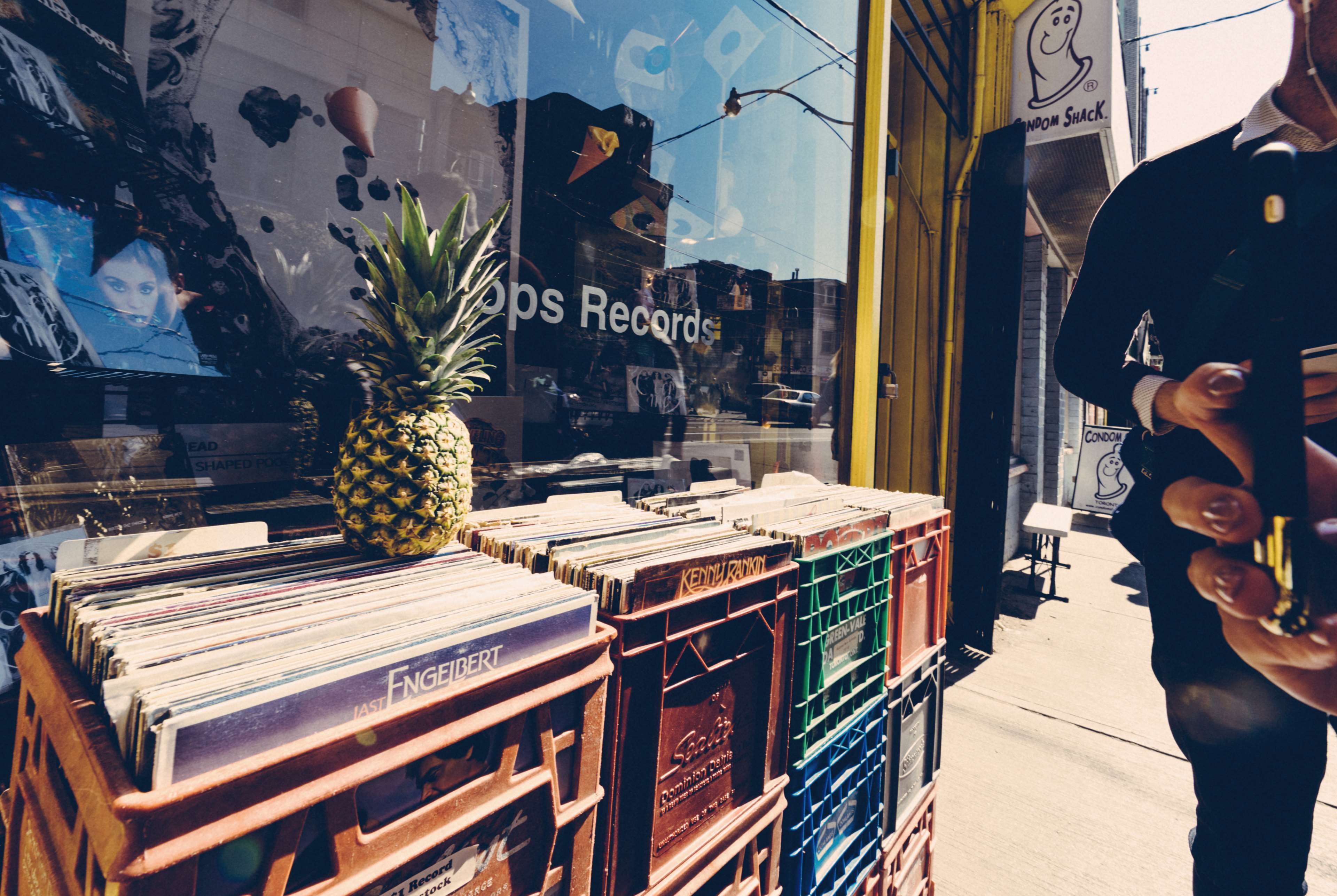 business, taking photo, outdoors, leisure activity, woman, commerce, wear, women, adult, day, iphone, pineapple, downtown, built structure, street, reflections, HD Wallpaper