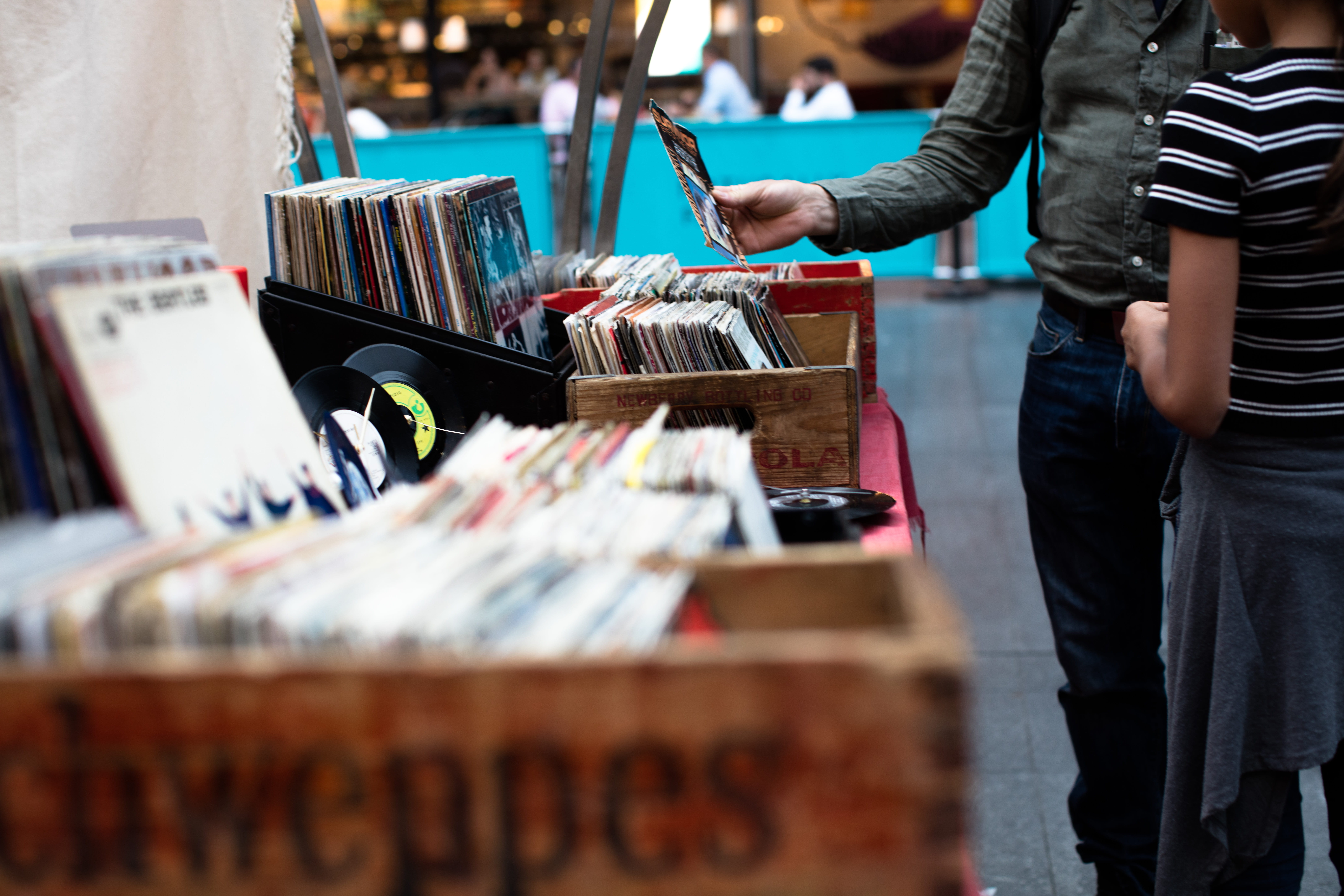 selective focus, people, one person, lifestyles, adult, consumerism, retail display, retail, books, real people, standing, choice, casual clothing, 8K, HD Wallpaper